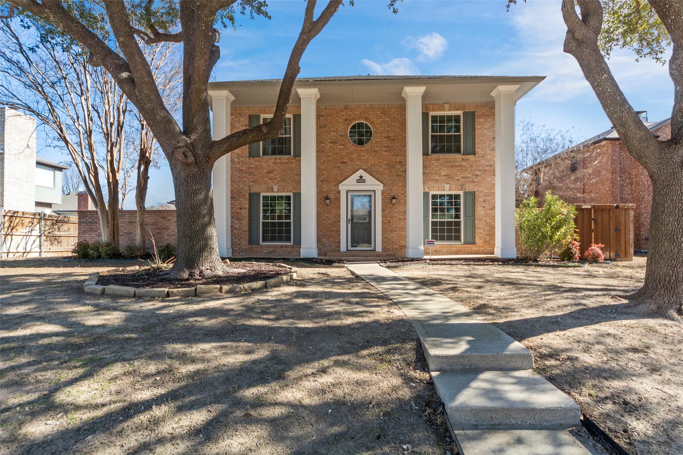 6840 Rochelle Drive
