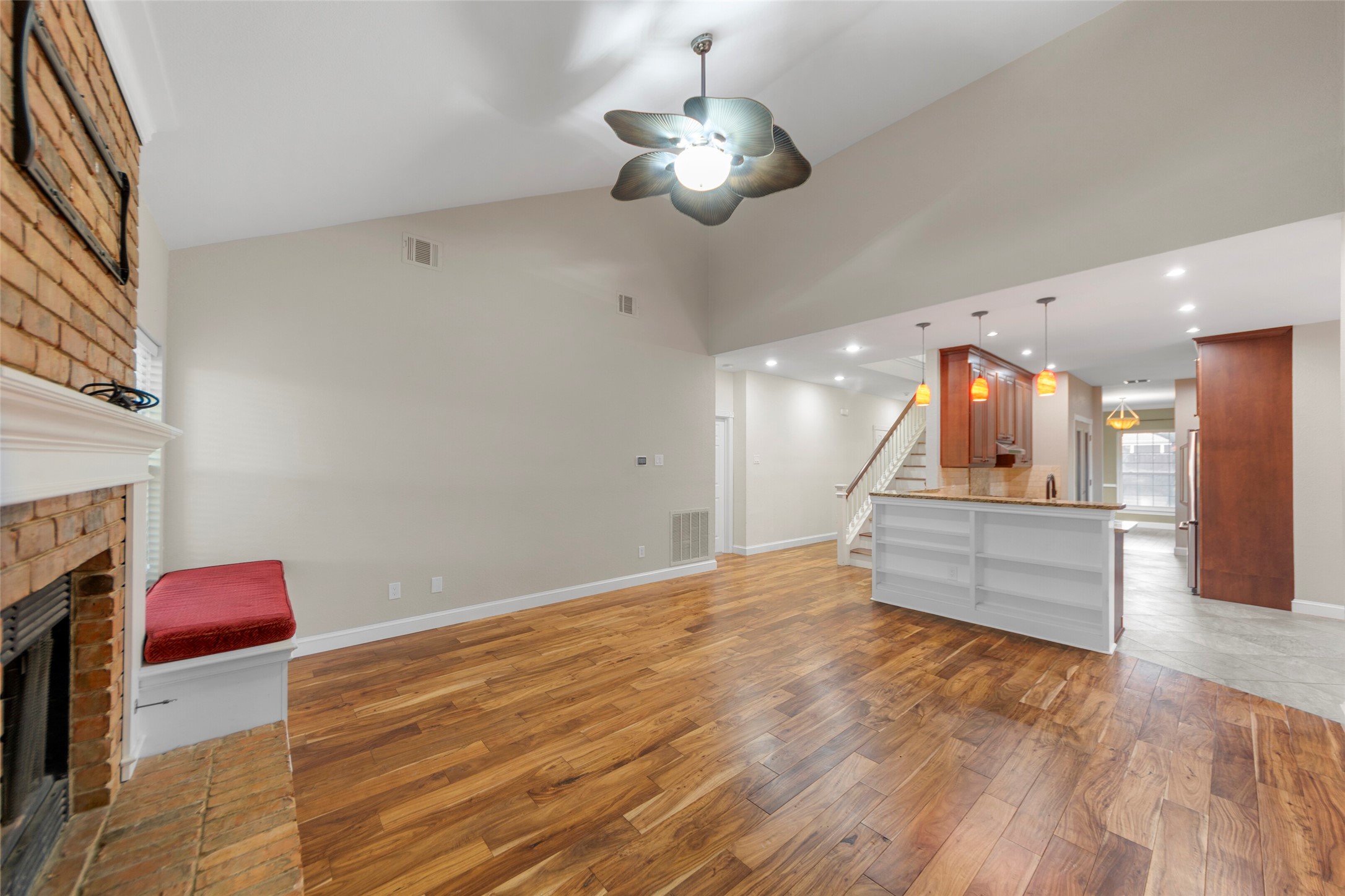 6840 Rochelle Drive
