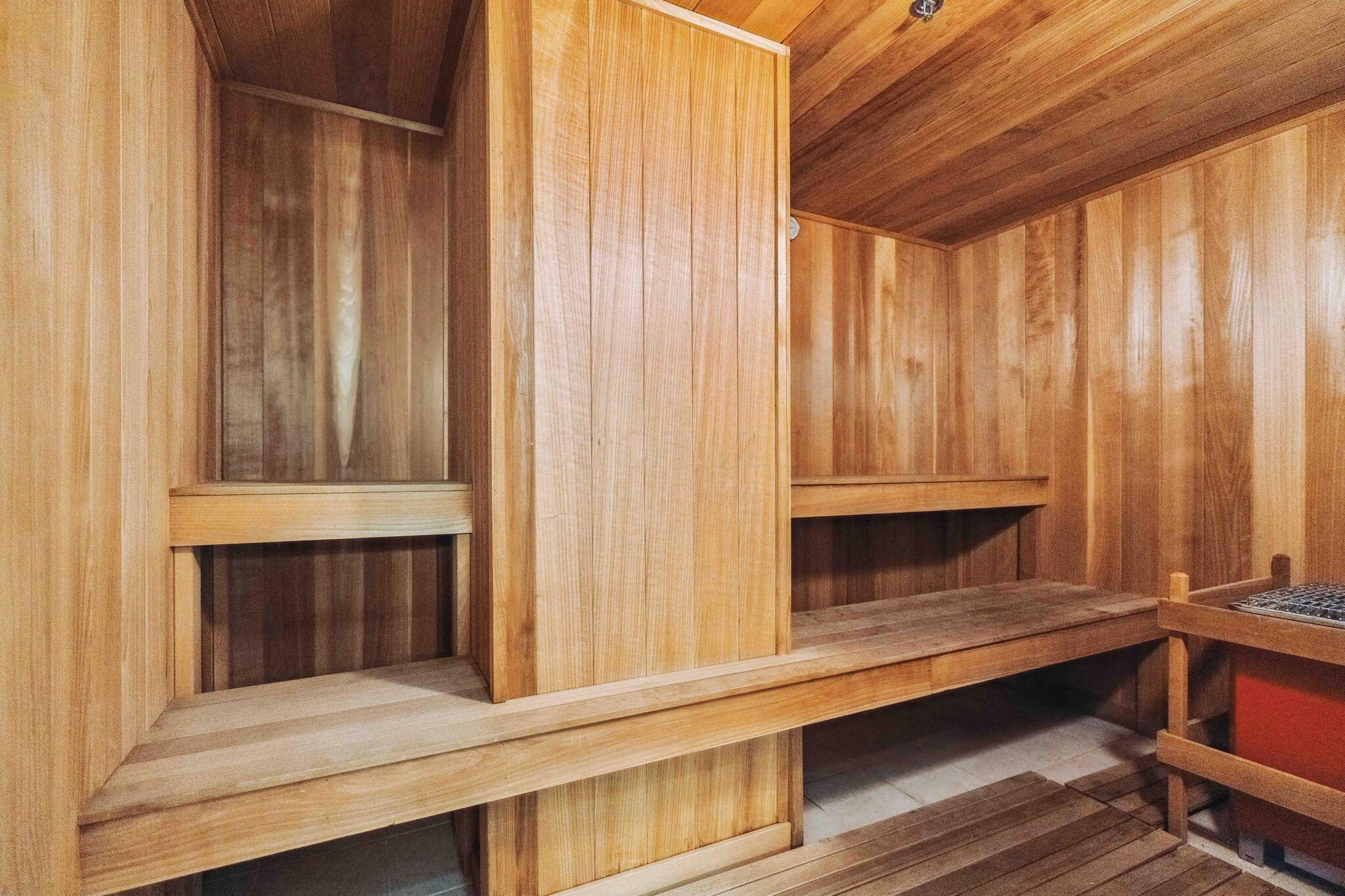 1 Miranova Place, 1840