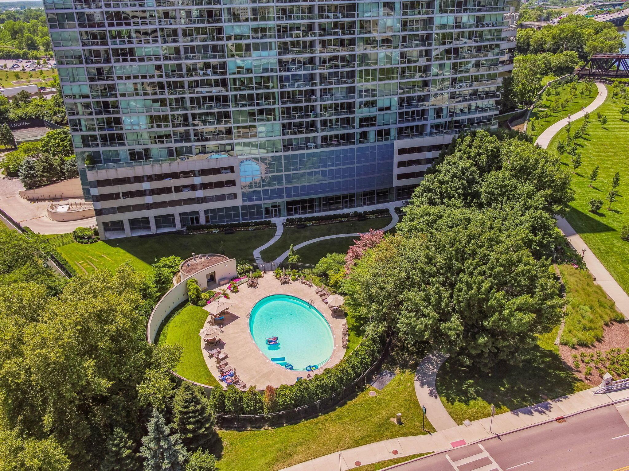 1 Miranova Place, 1840