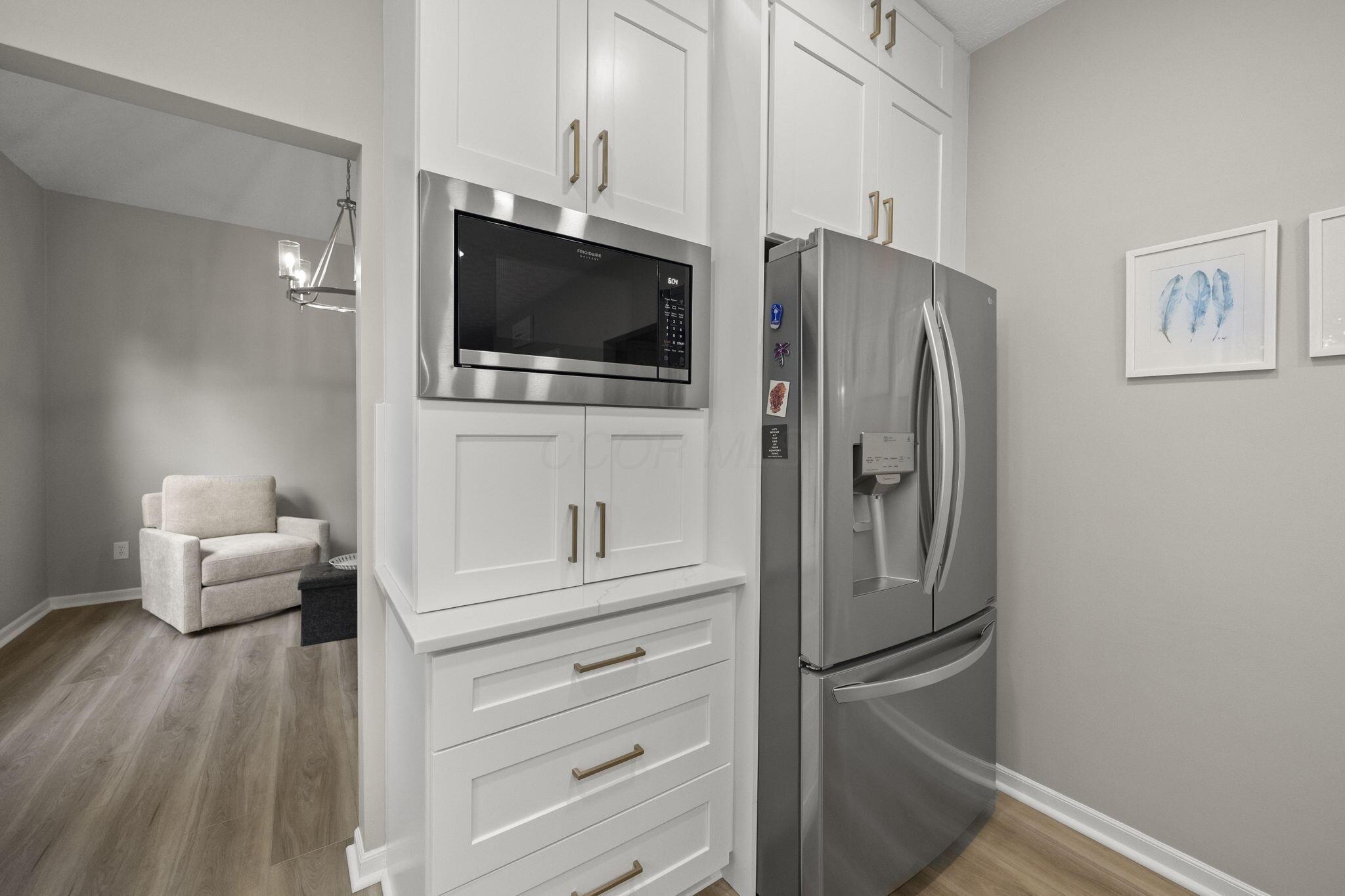 859 Dunvegan Court