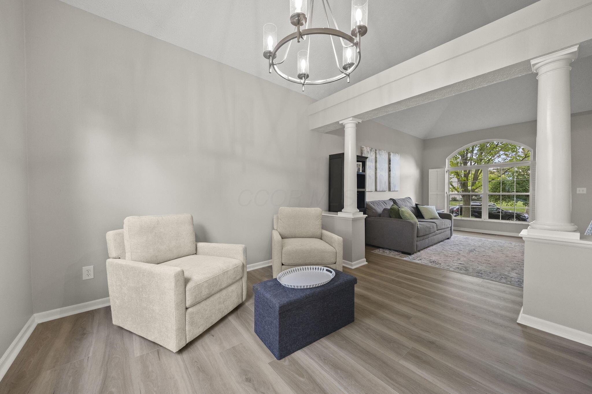 859 Dunvegan Court