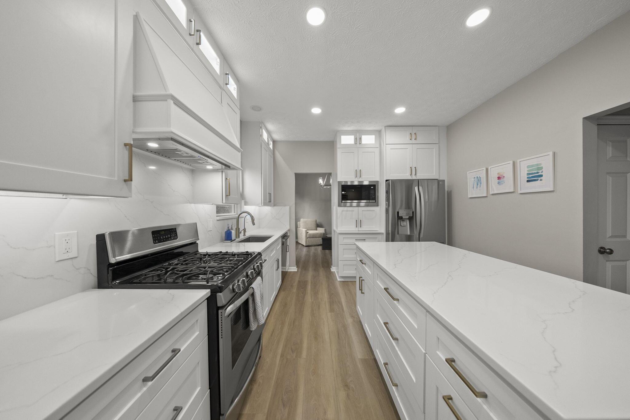 859 Dunvegan Court