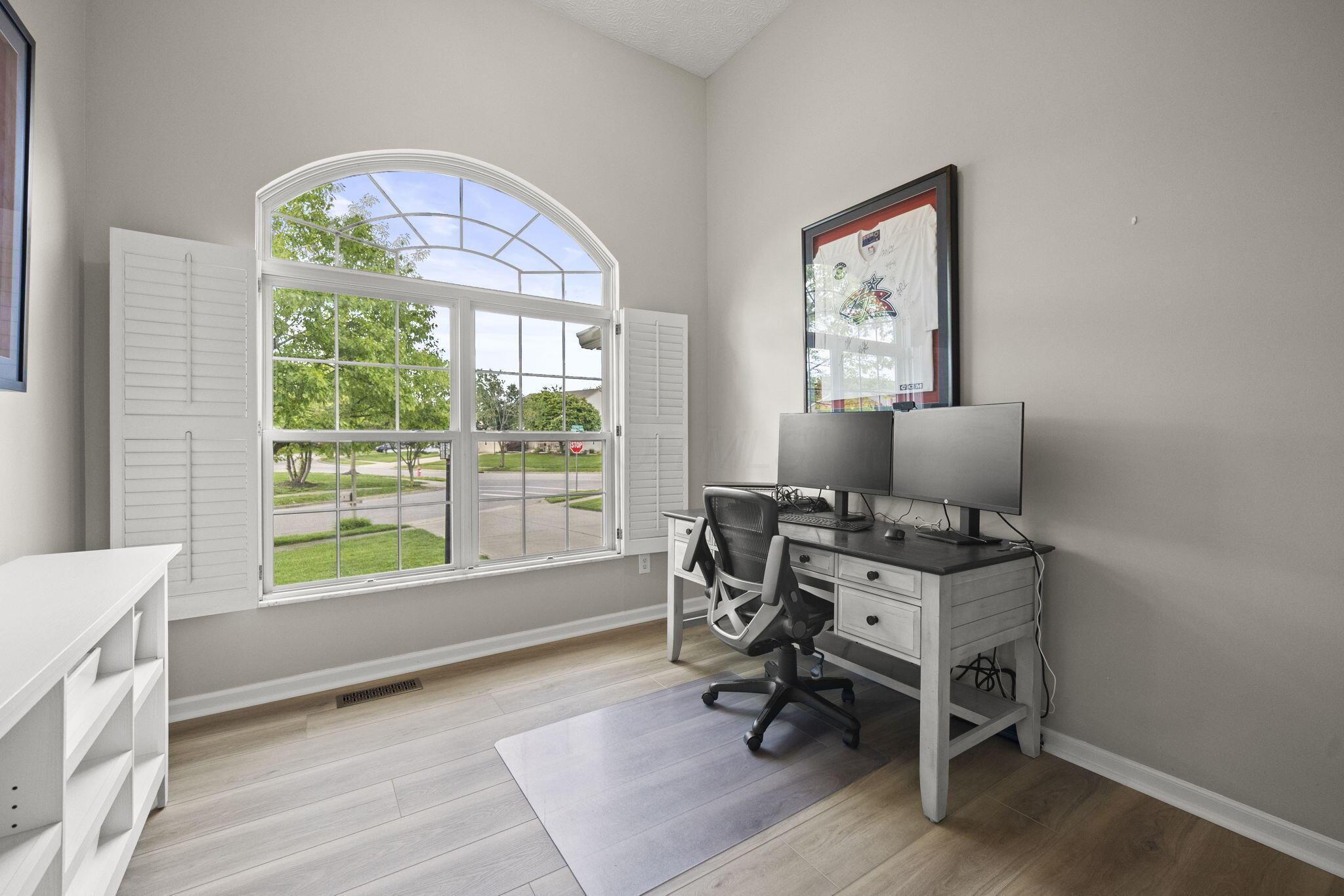 859 Dunvegan Court