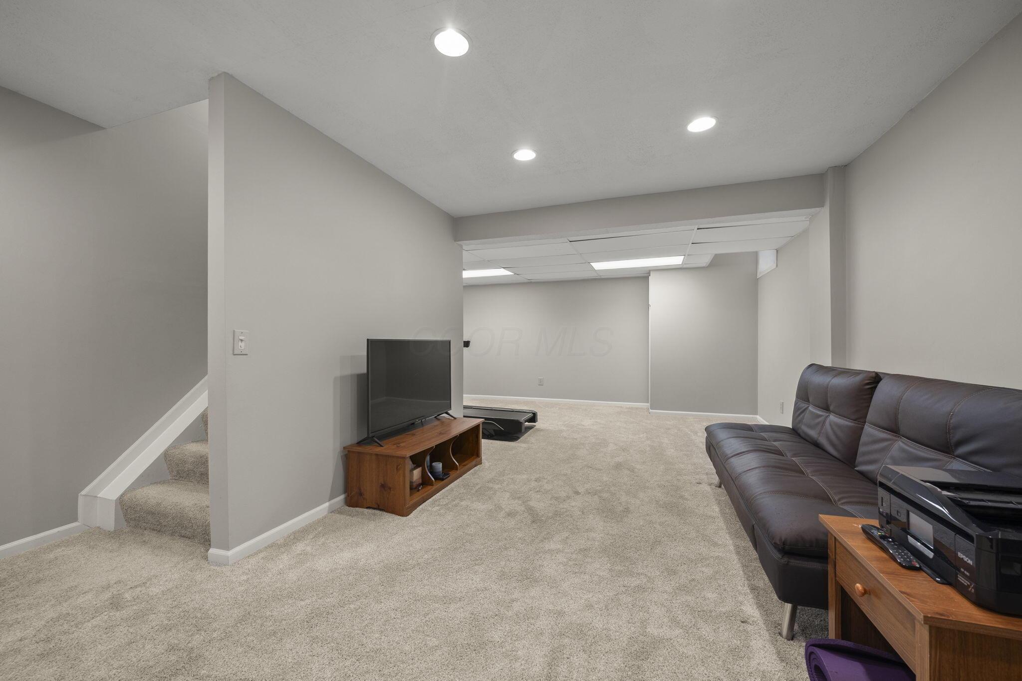 859 Dunvegan Court