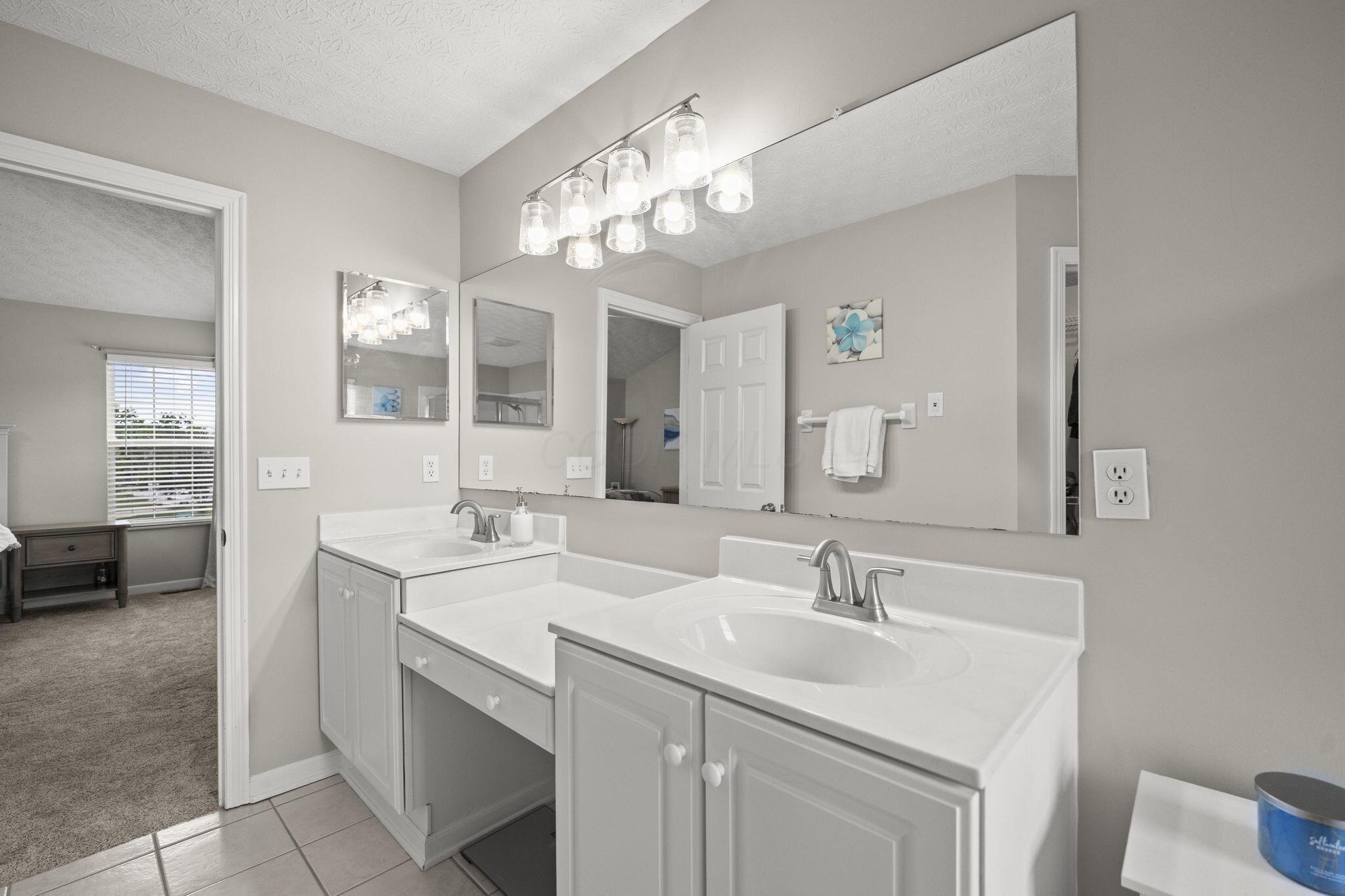 859 Dunvegan Court