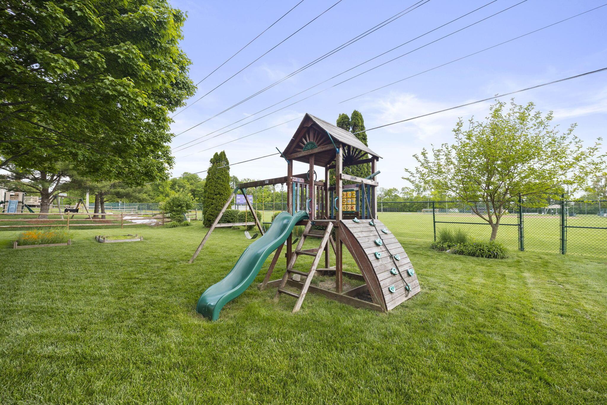 859 Dunvegan Court