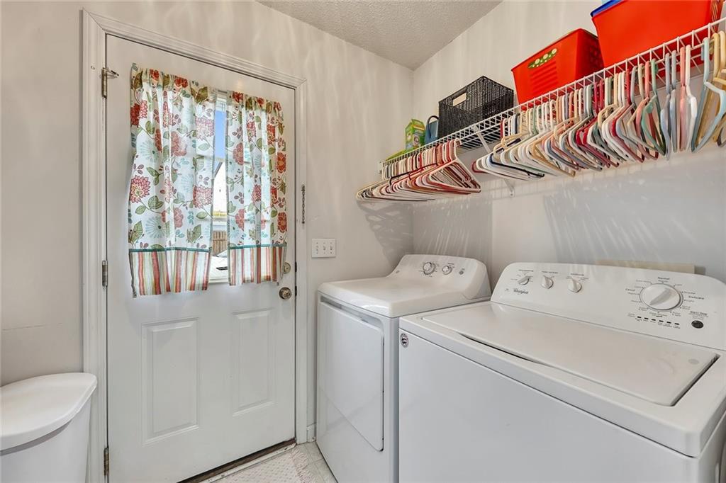11 Pointe Way