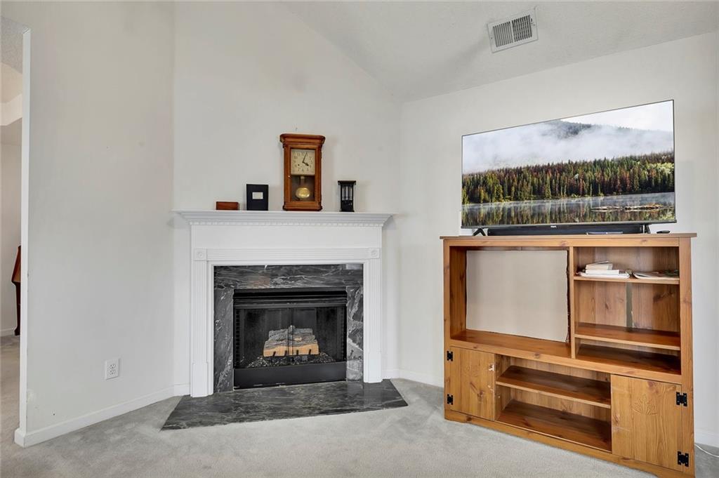 11 Pointe Way