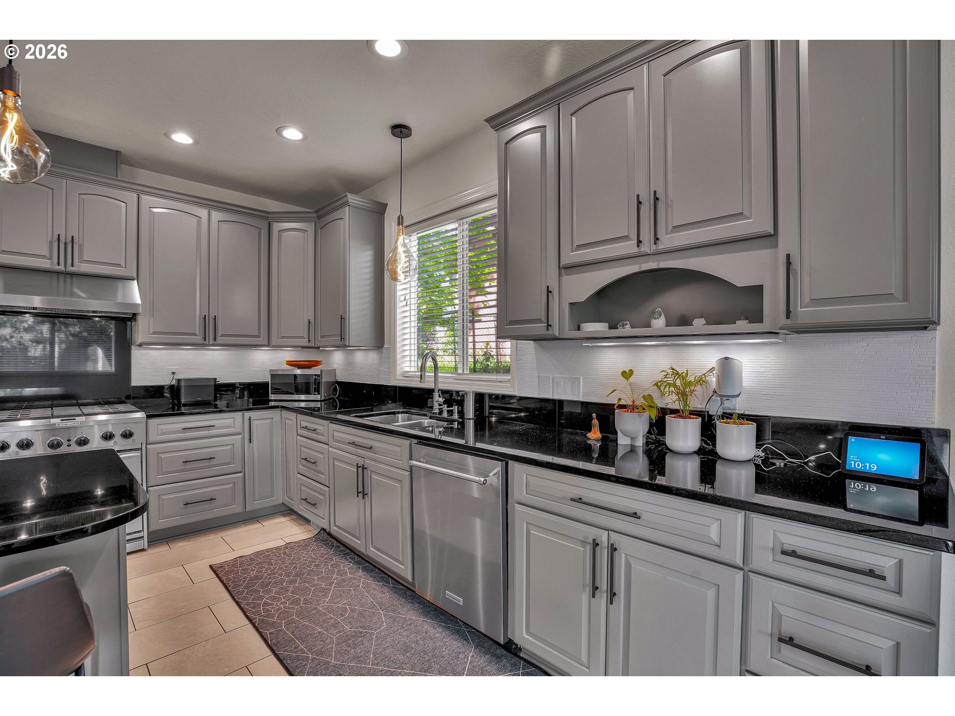 785 Marylhurst DR