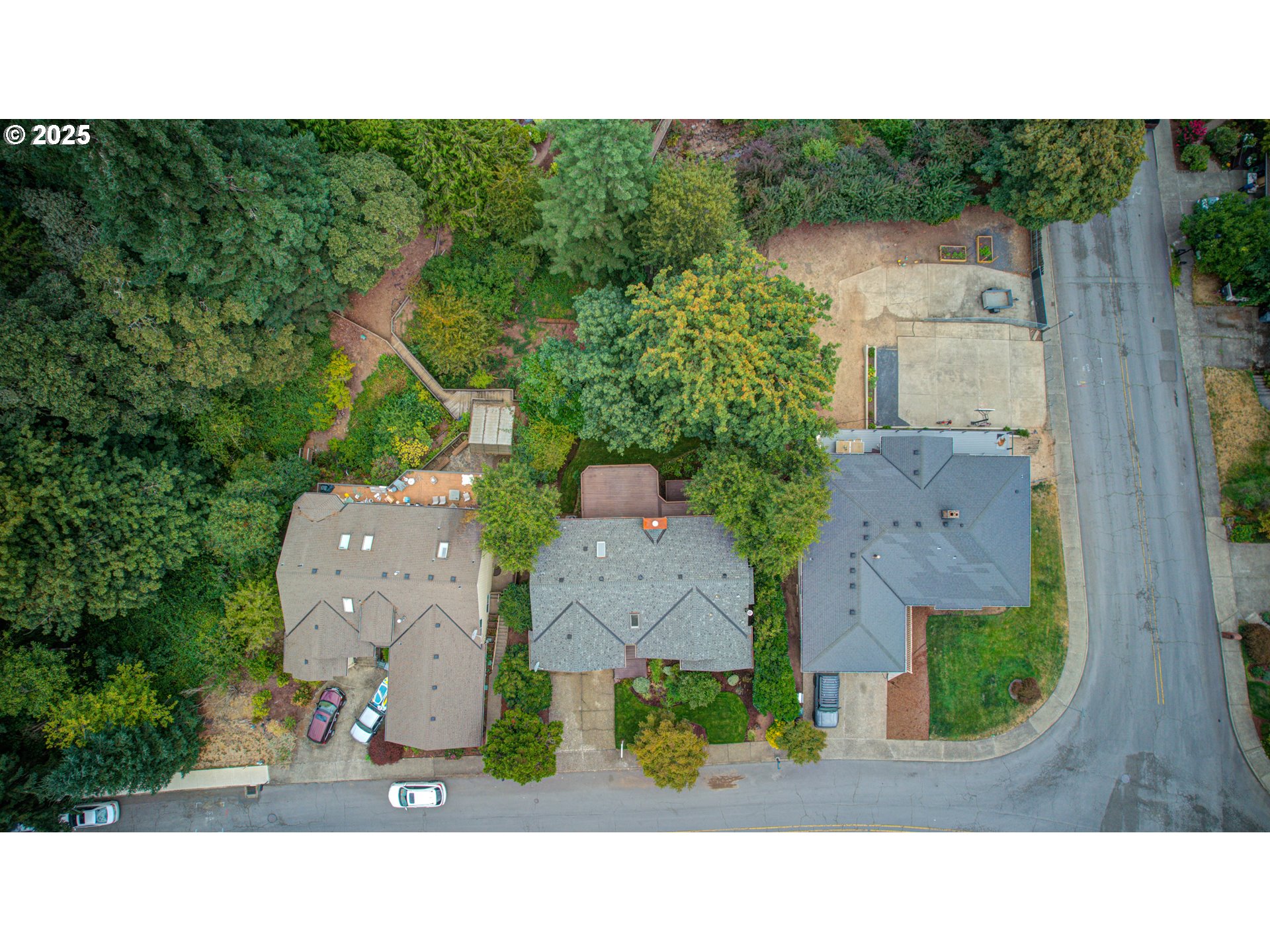 17911 HILLSIDE DR