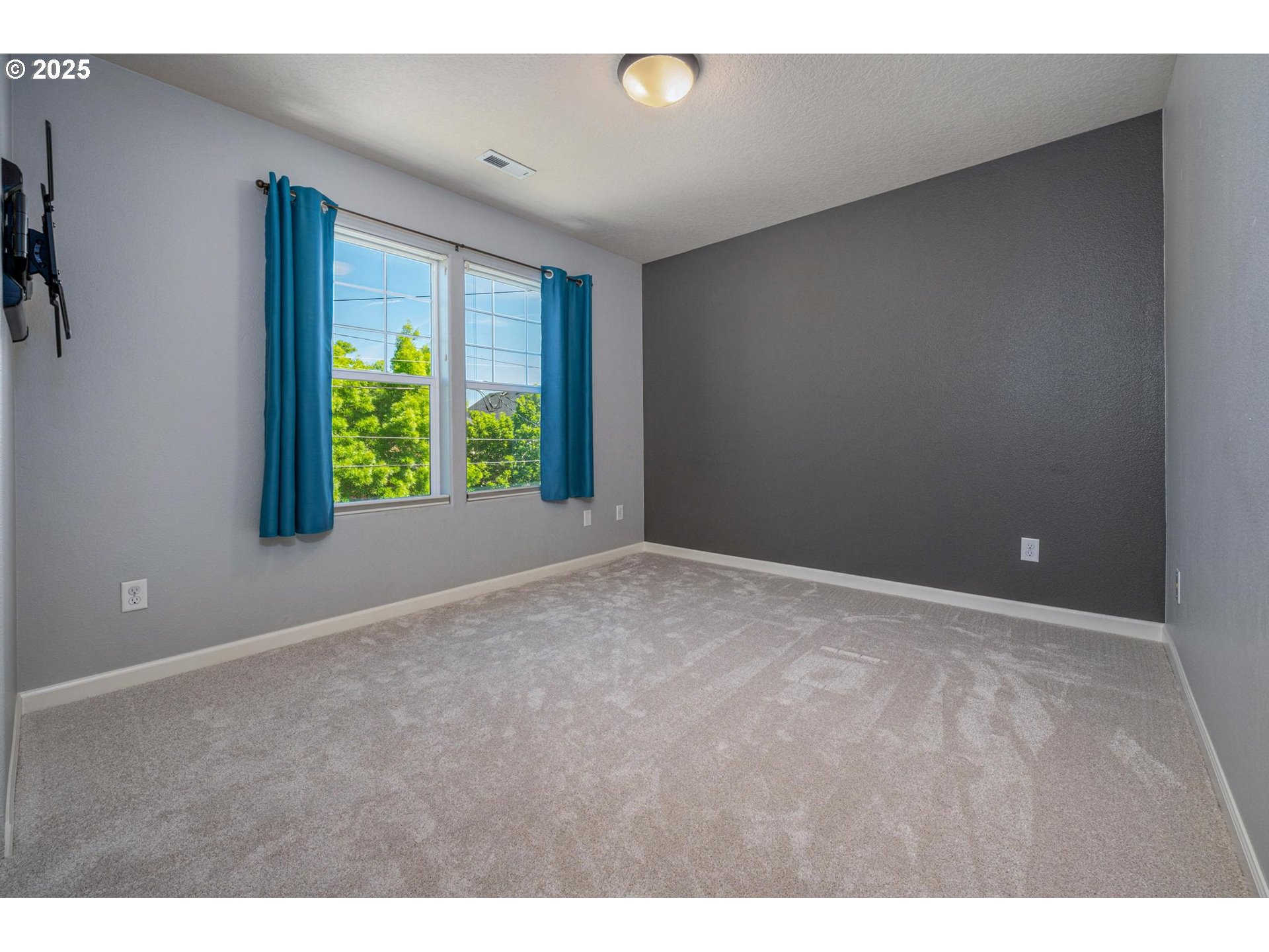 3408 NE ALBERTA CT