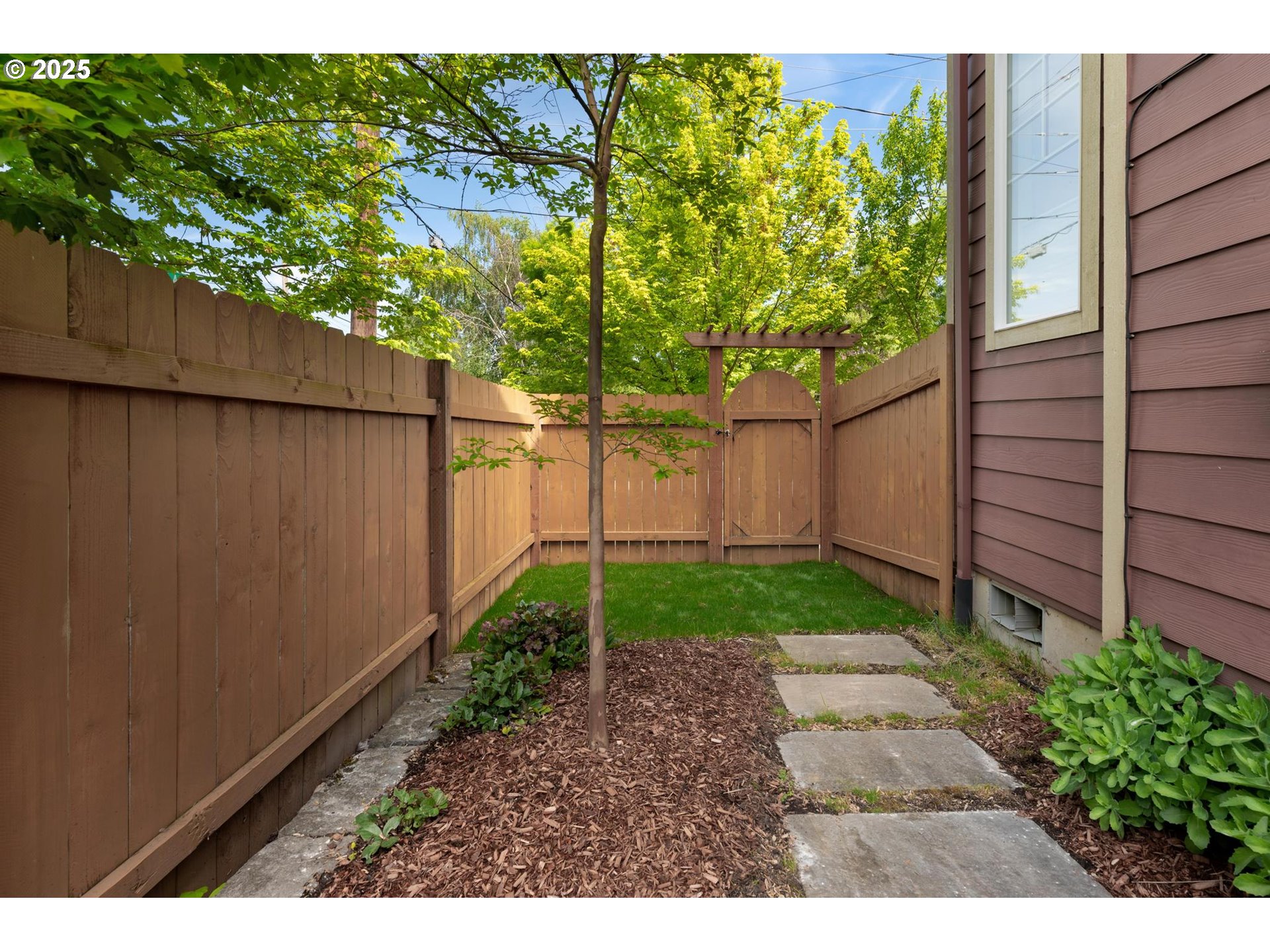 3408 NE ALBERTA CT