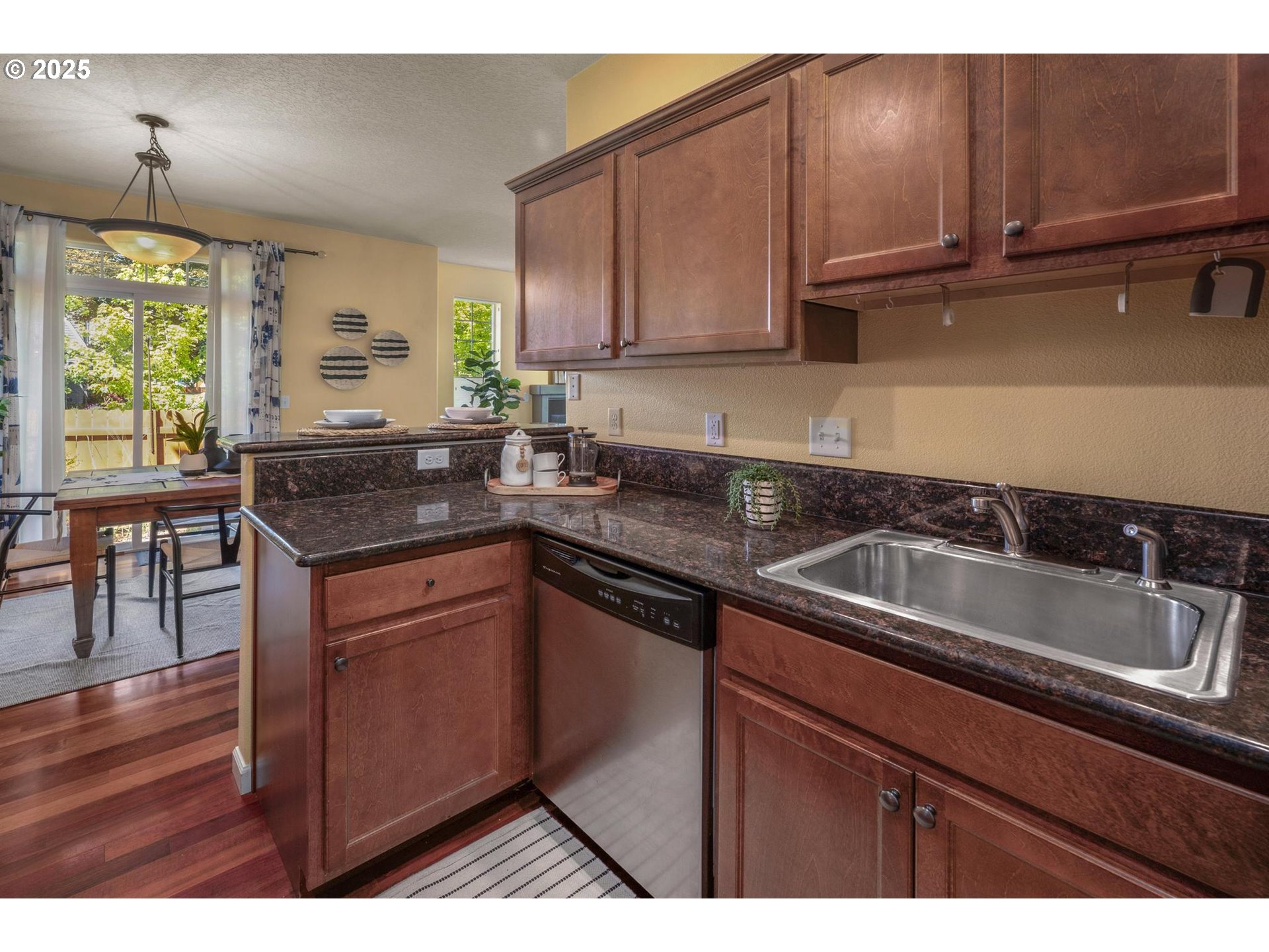 3408 NE ALBERTA CT