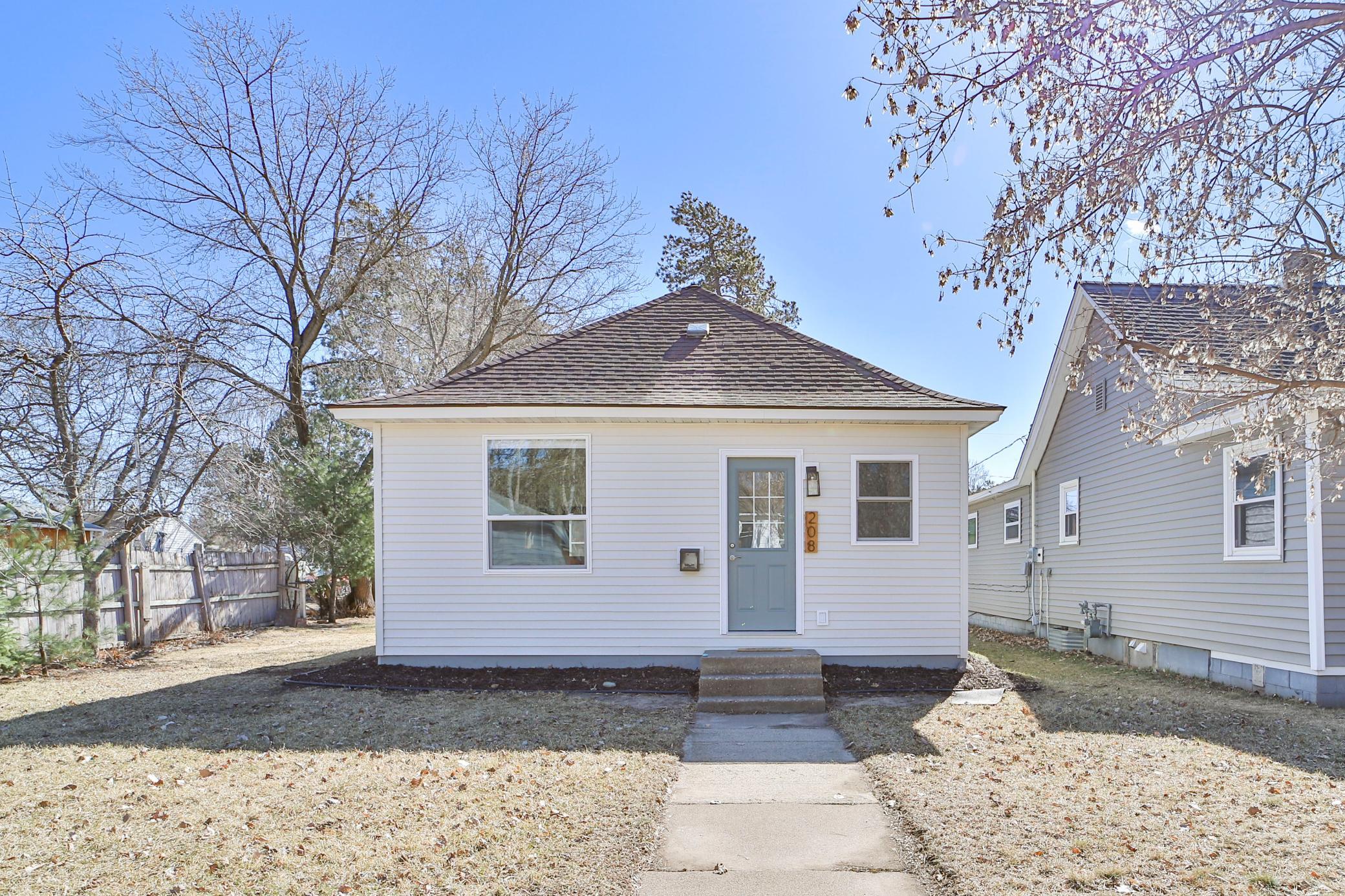 208 2nd Street NE