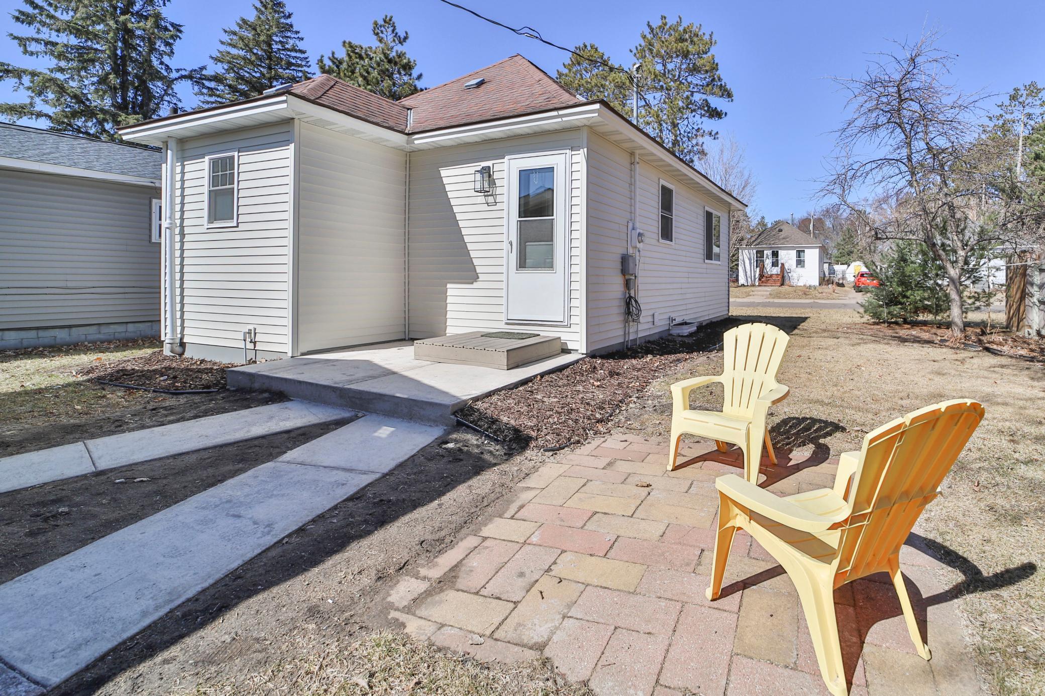 208 2nd Street NE