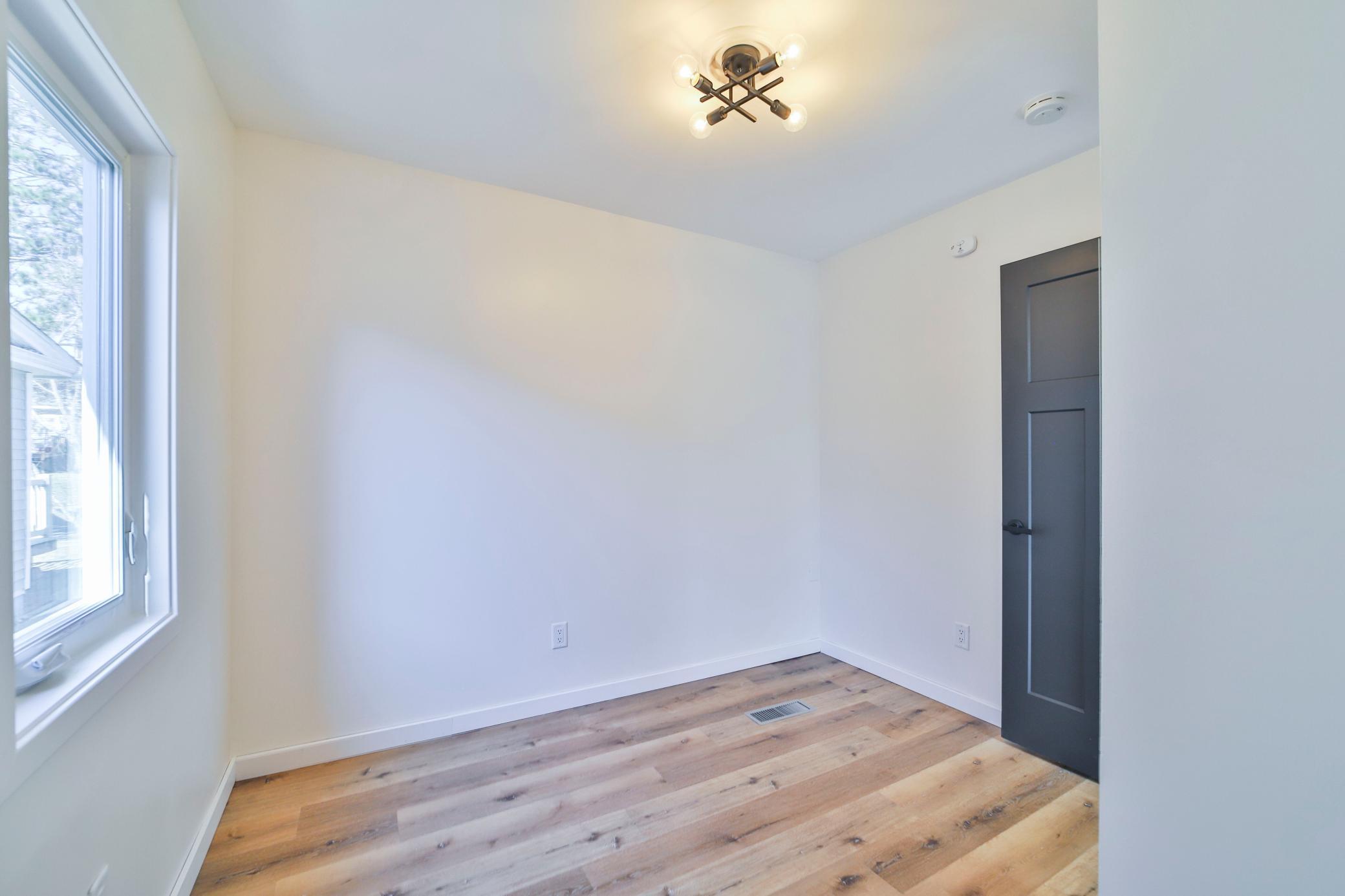 208 2nd Street NE