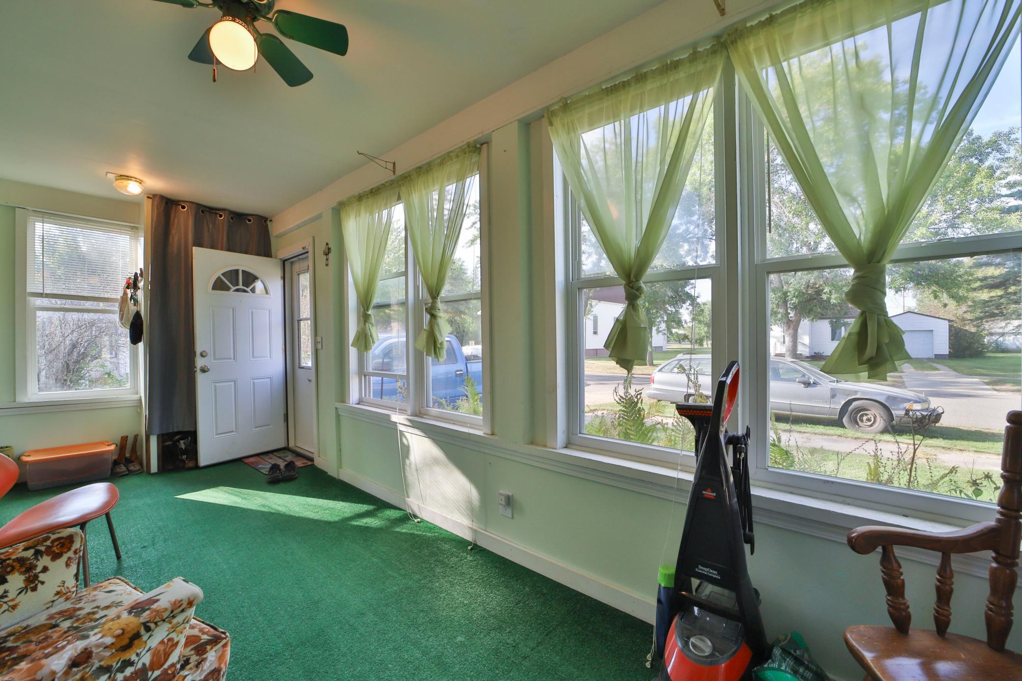 307 Leslie Avenue W