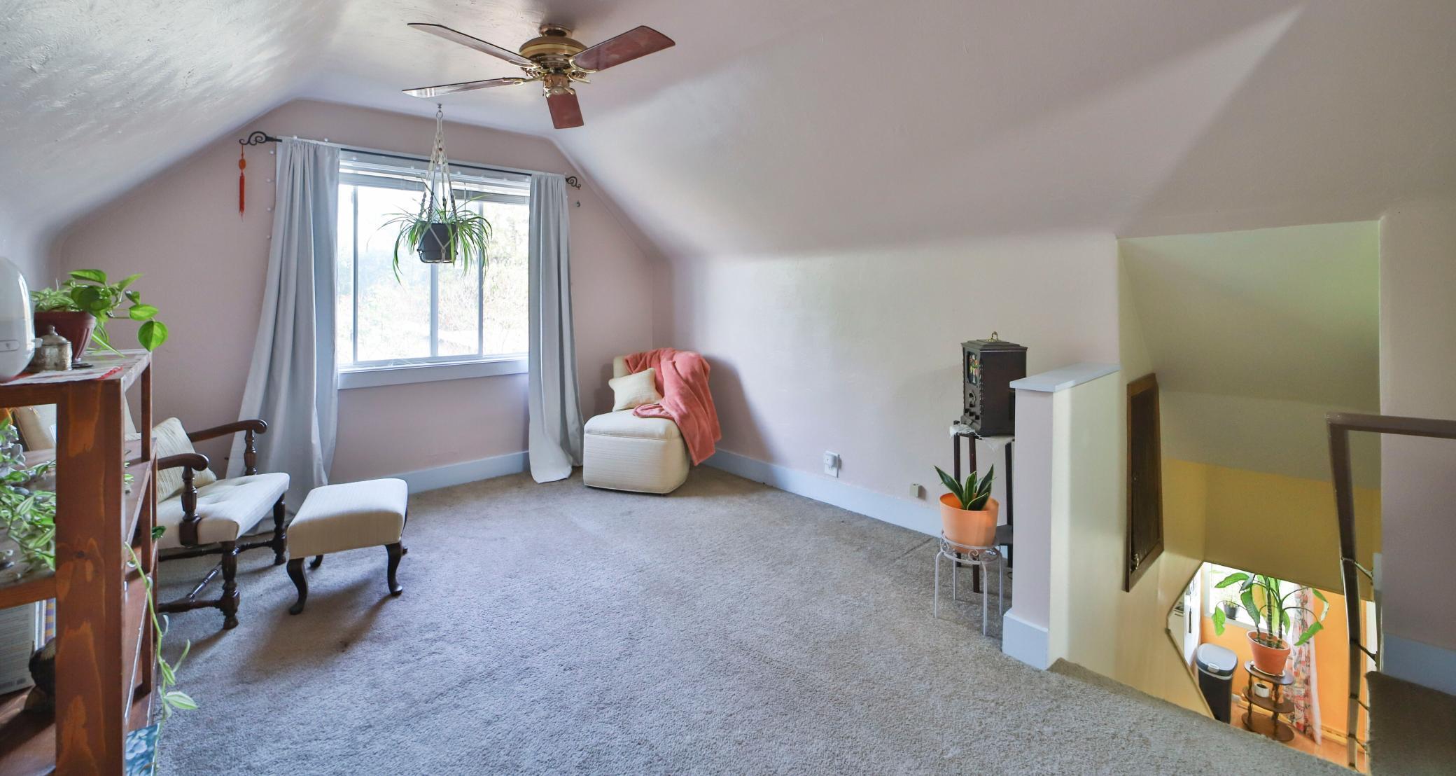 307 Leslie Avenue W