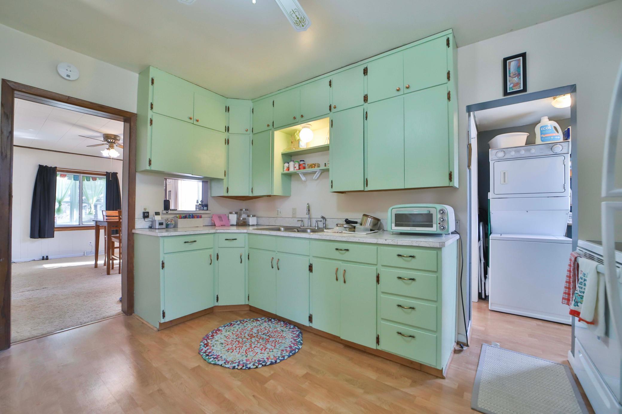 307 Leslie Avenue W