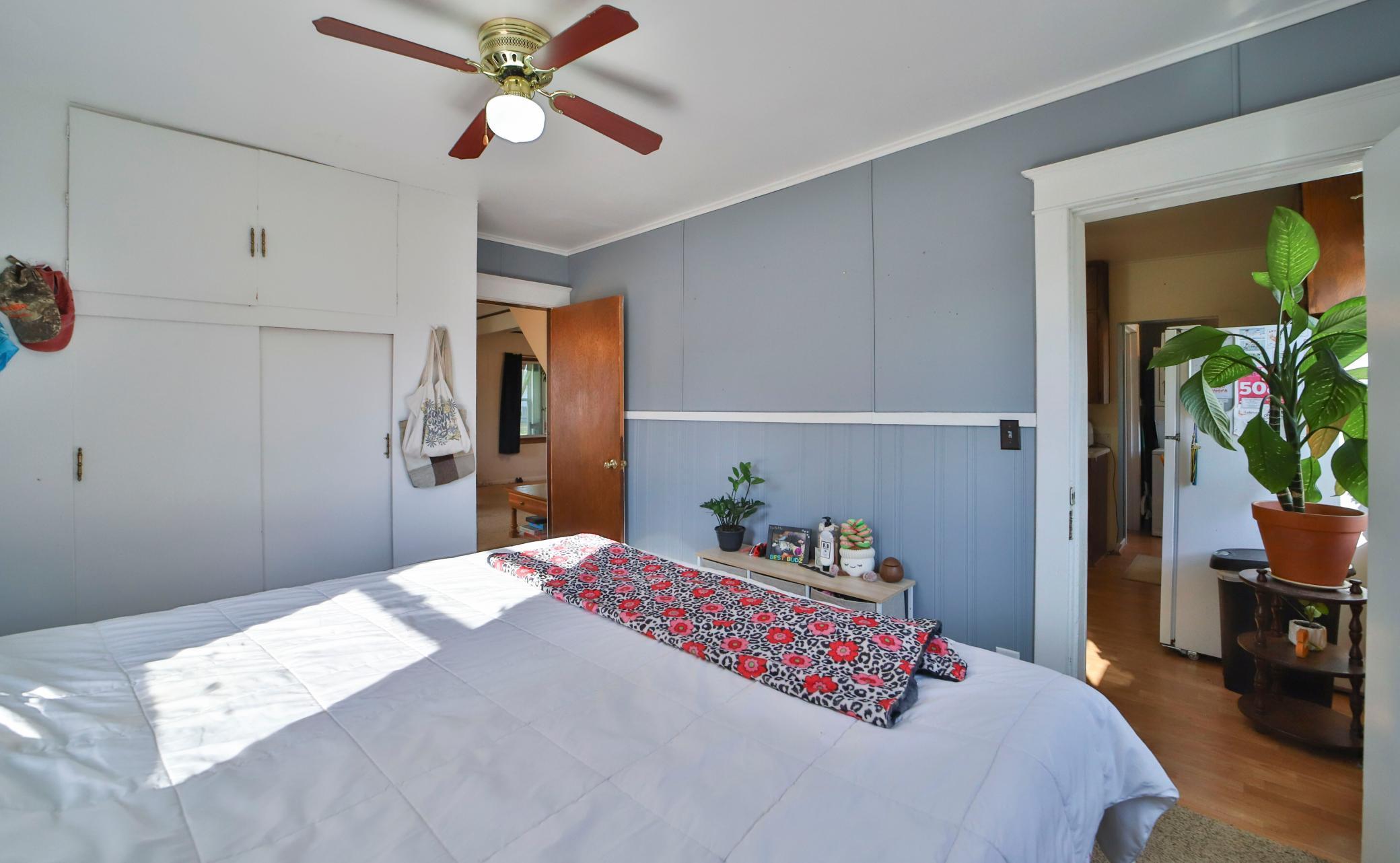 307 Leslie Avenue W