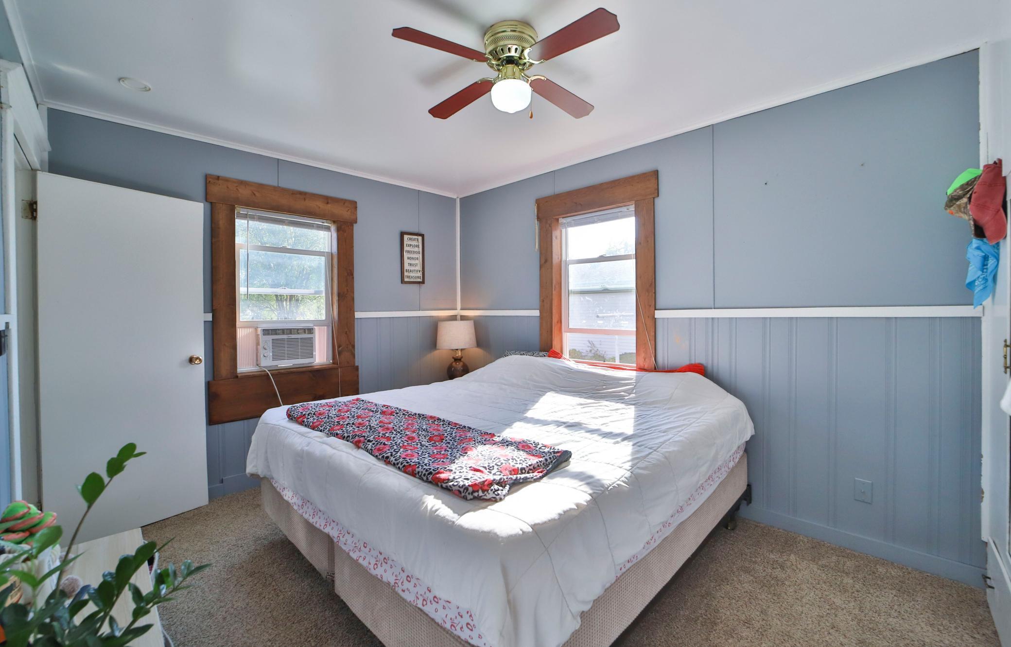 307 Leslie Avenue W