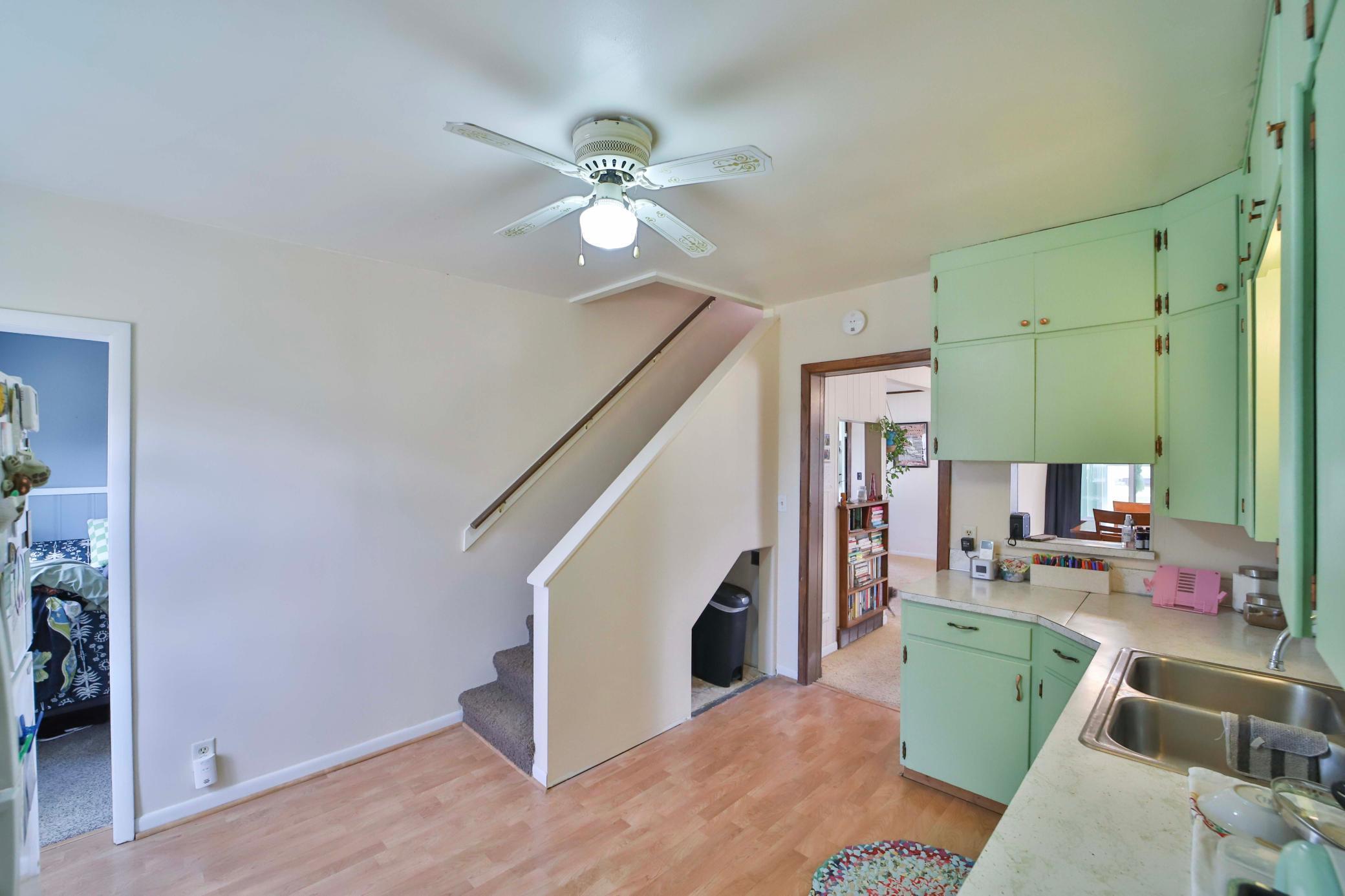 307 Leslie Avenue W