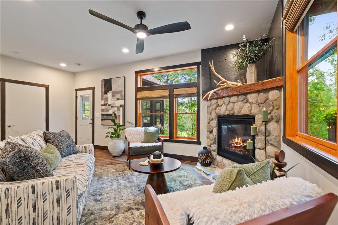 291 Roosevelt Shores Drive NE