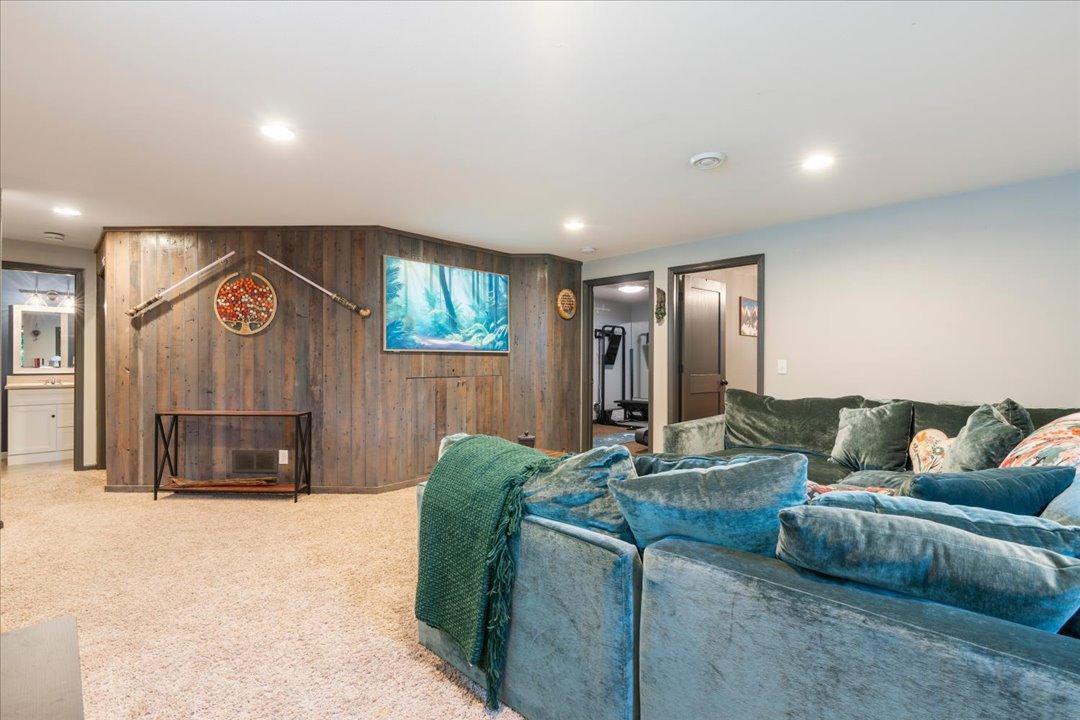 14462 Grand Oaks Drive