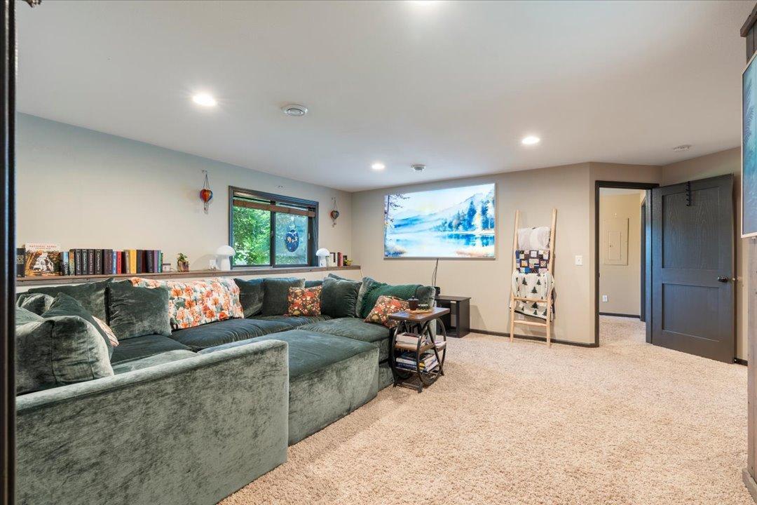14462 Grand Oaks Drive