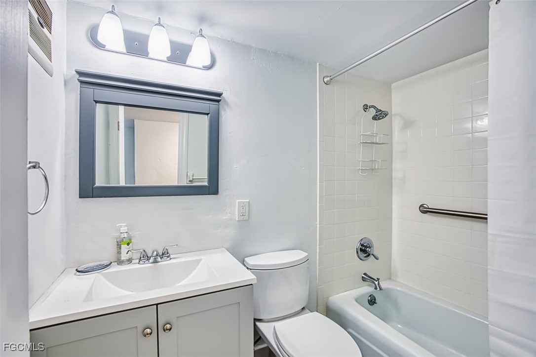 6500 Estero BLVD F218