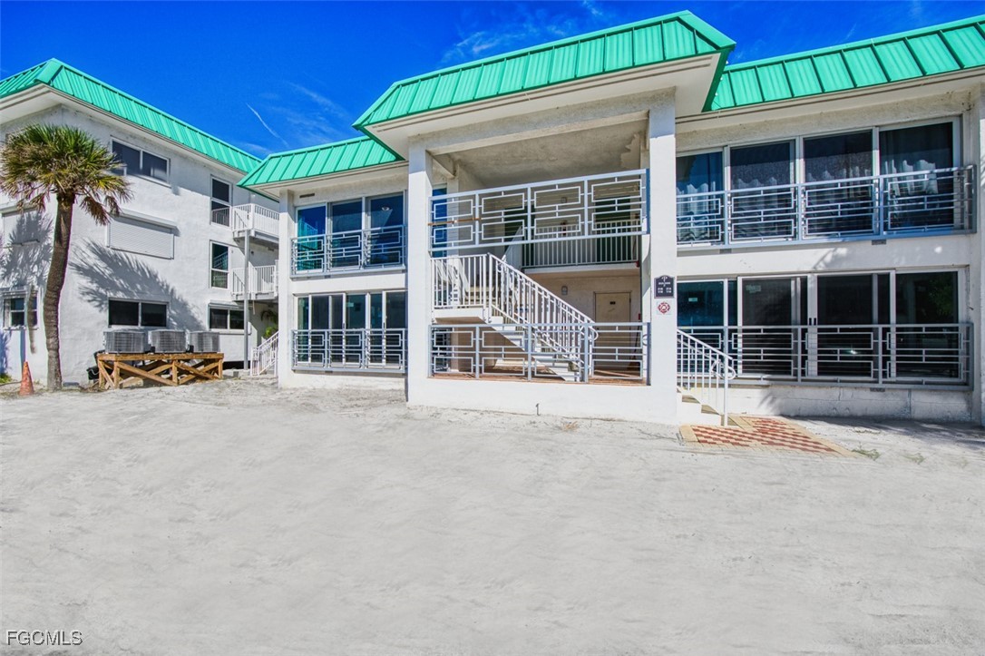 6500 Estero BLVD F218