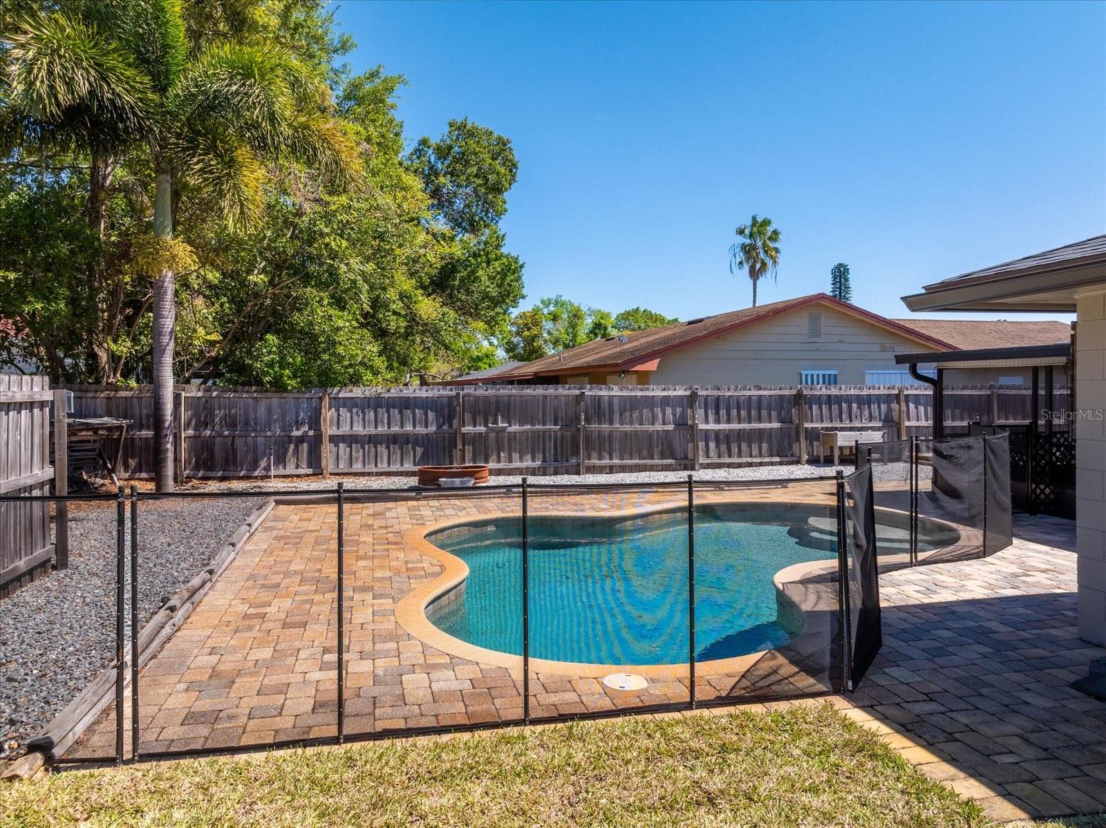 1925 POINSETTA LN