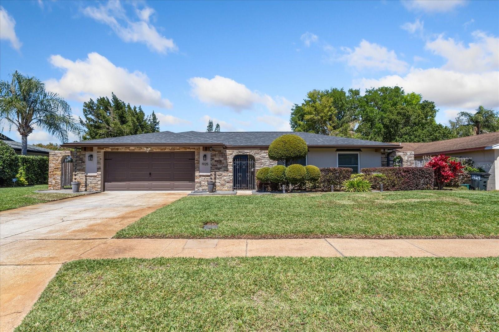 1925 POINSETTA LN