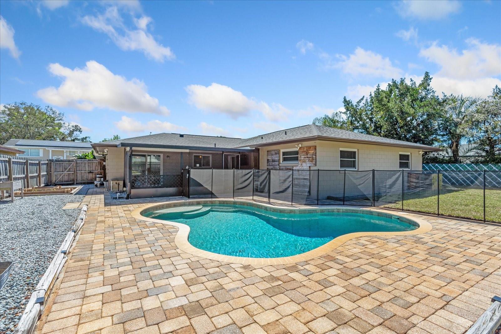 1925 POINSETTA LN