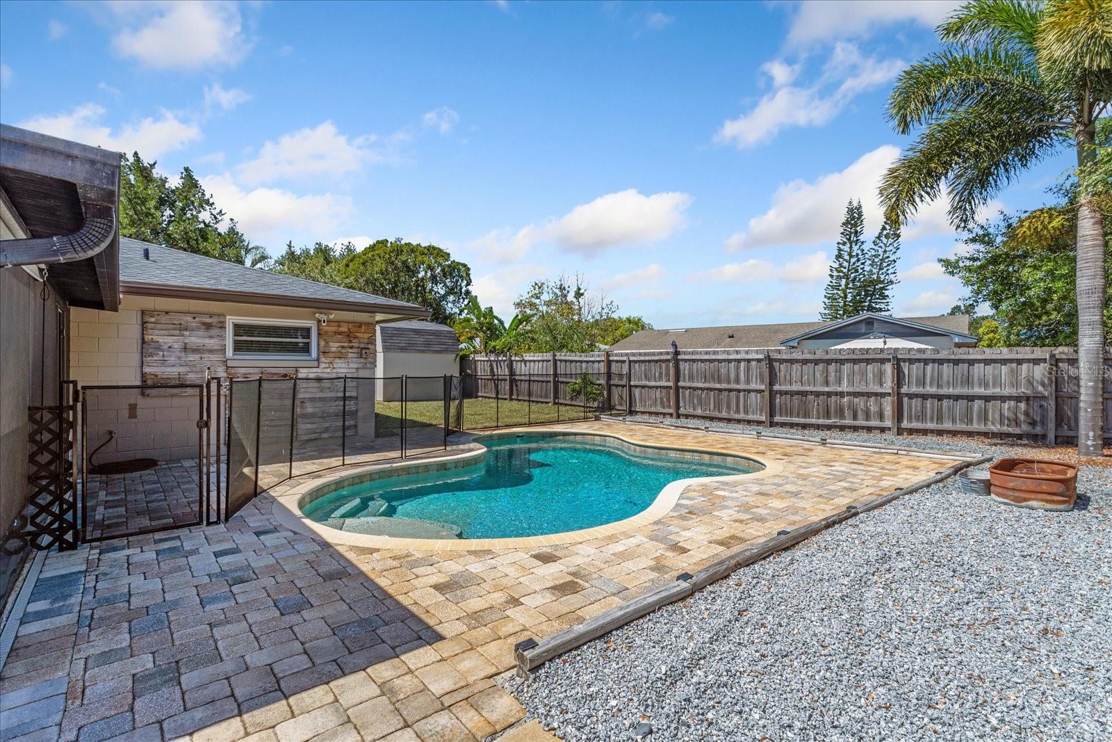 1925 POINSETTA LN