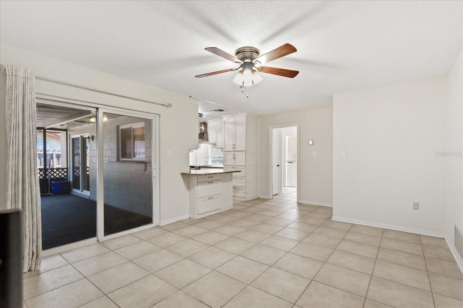 1925 POINSETTA LN