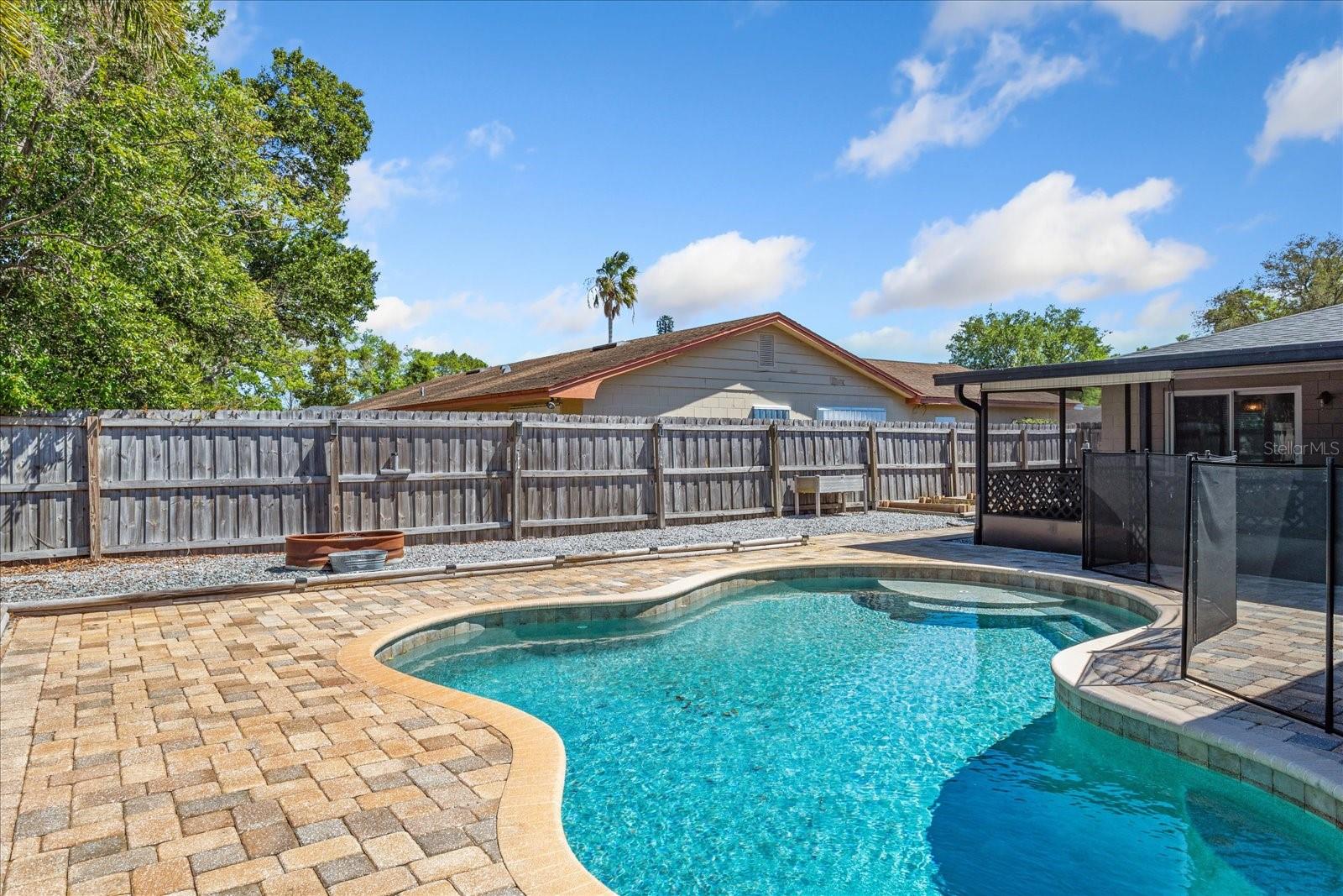 1925 POINSETTA LN
