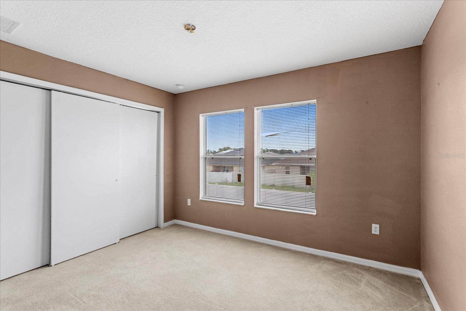 1033 SABINE PL
