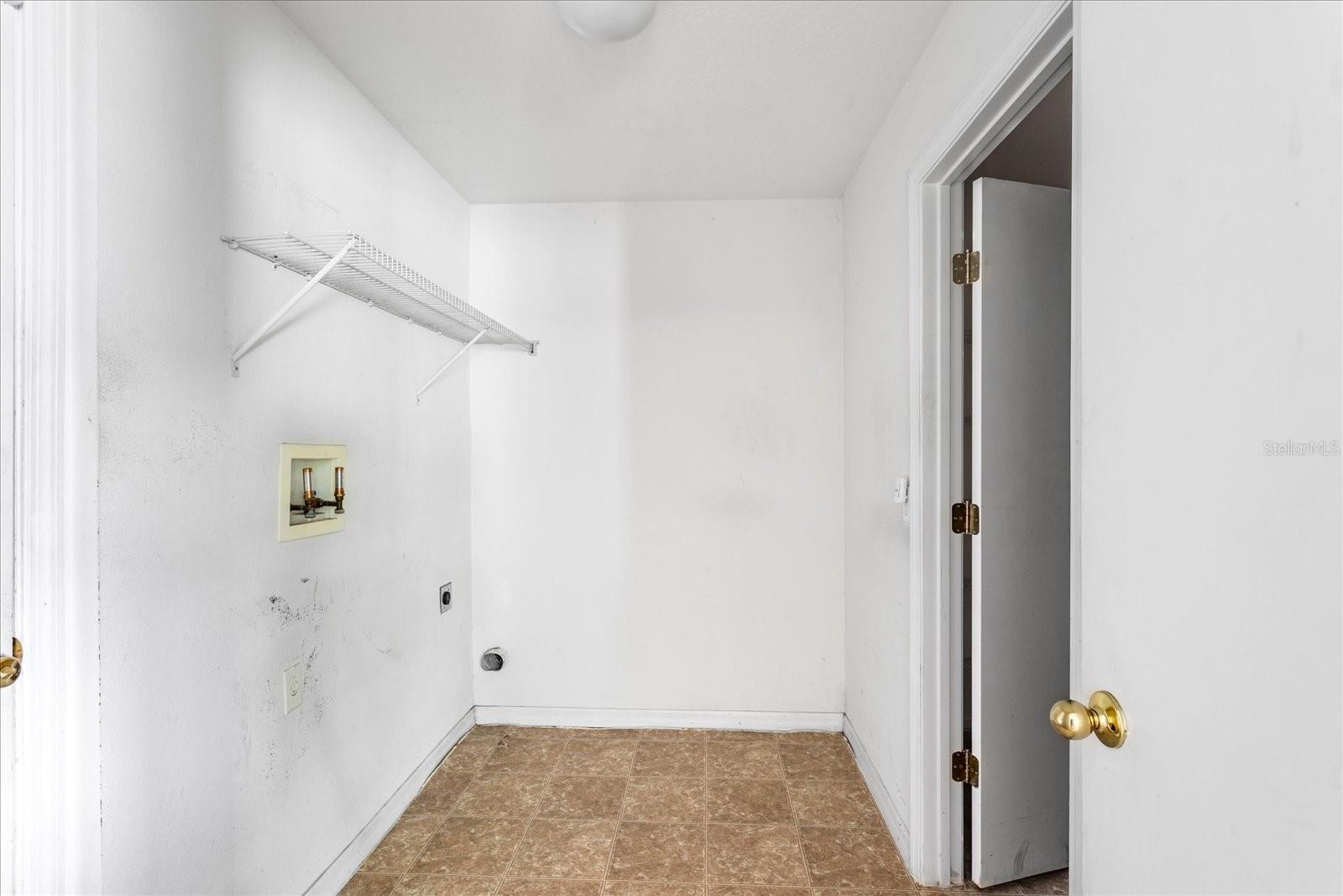 1033 SABINE PL