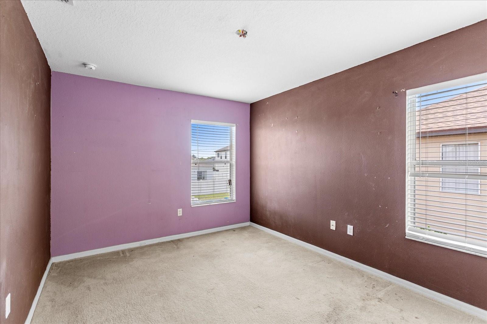 1033 SABINE PL
