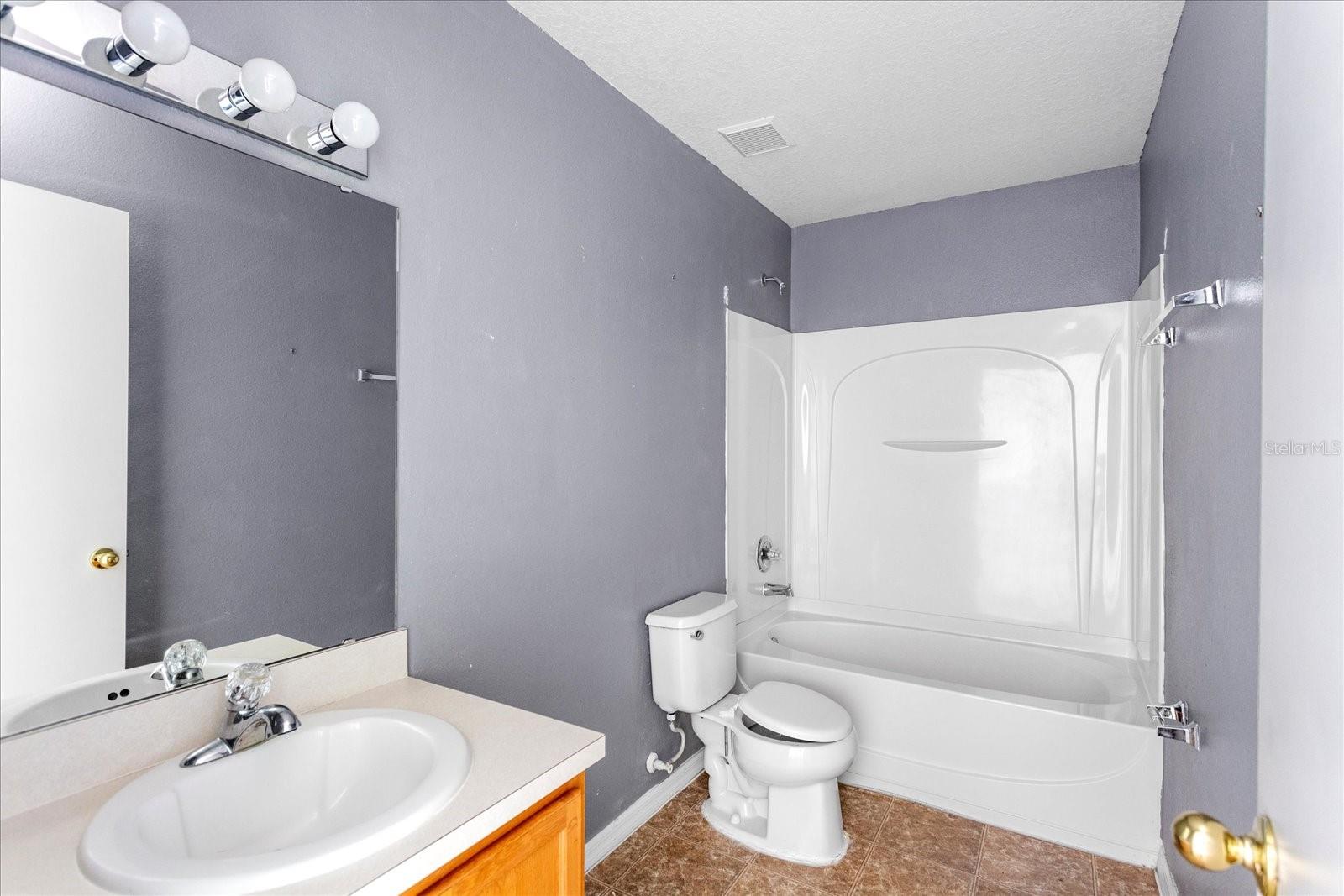 1033 SABINE PL