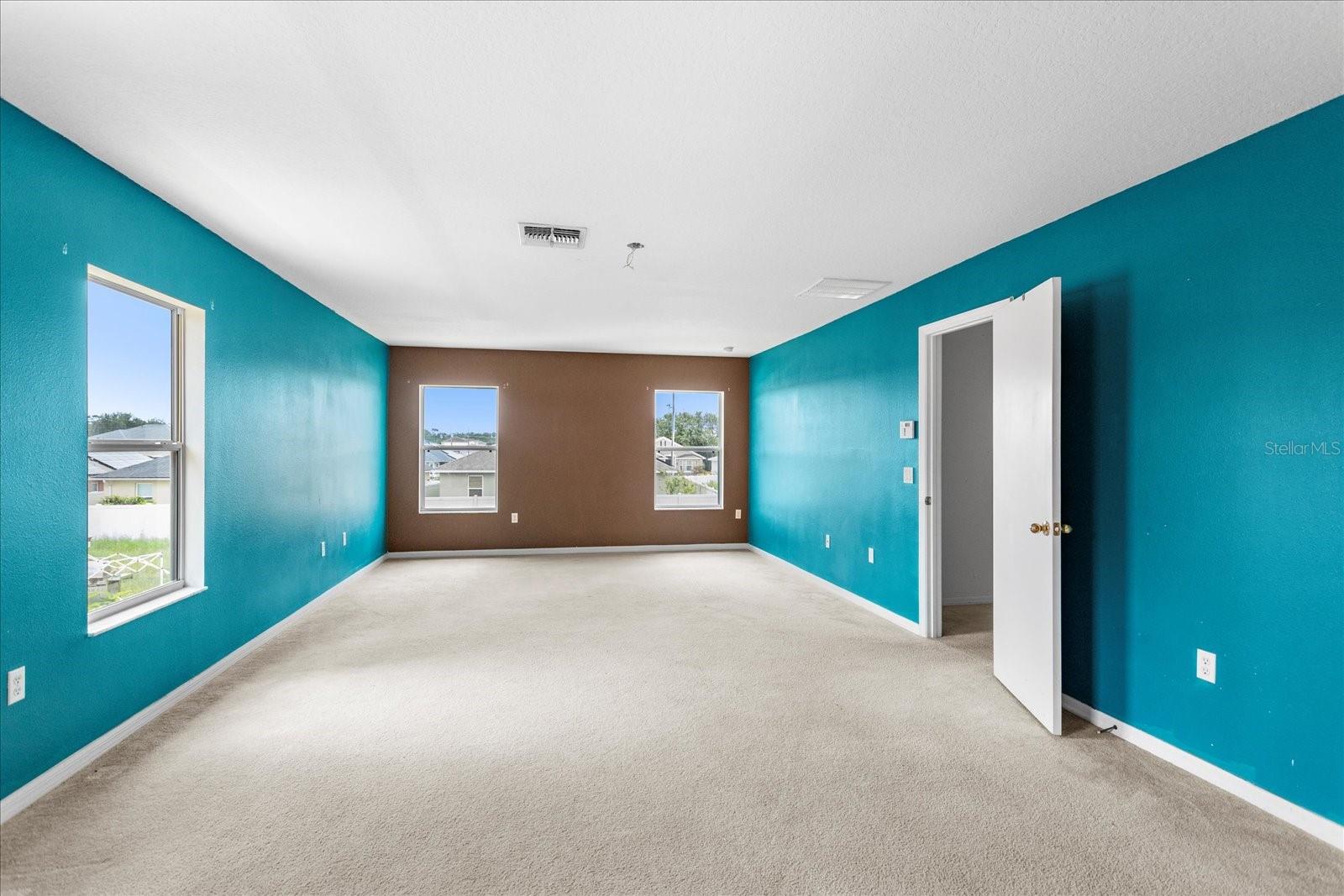 1033 SABINE PL