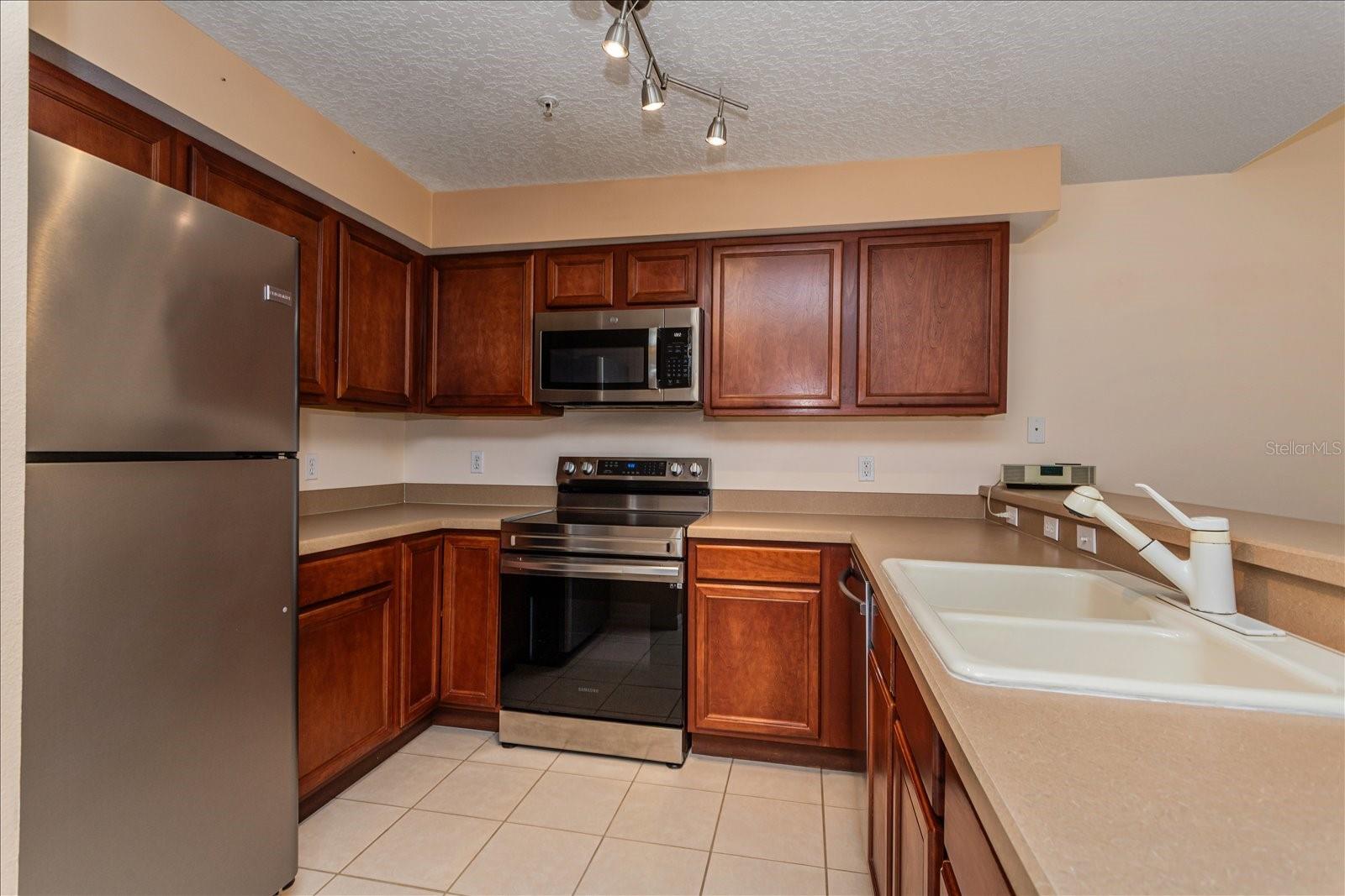 960 MOORING AVE #103