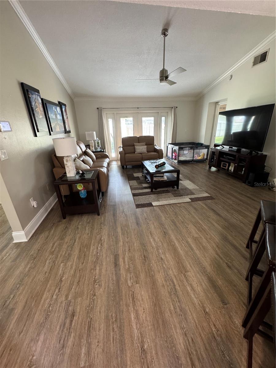 664 S SUNDANCE DR
