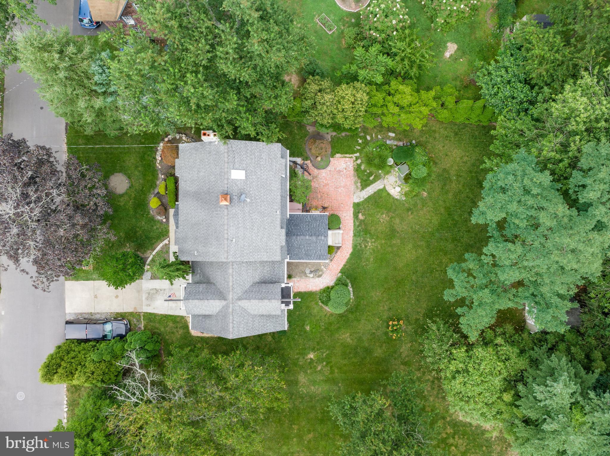 305 CARRIAGE HOUSE LANE