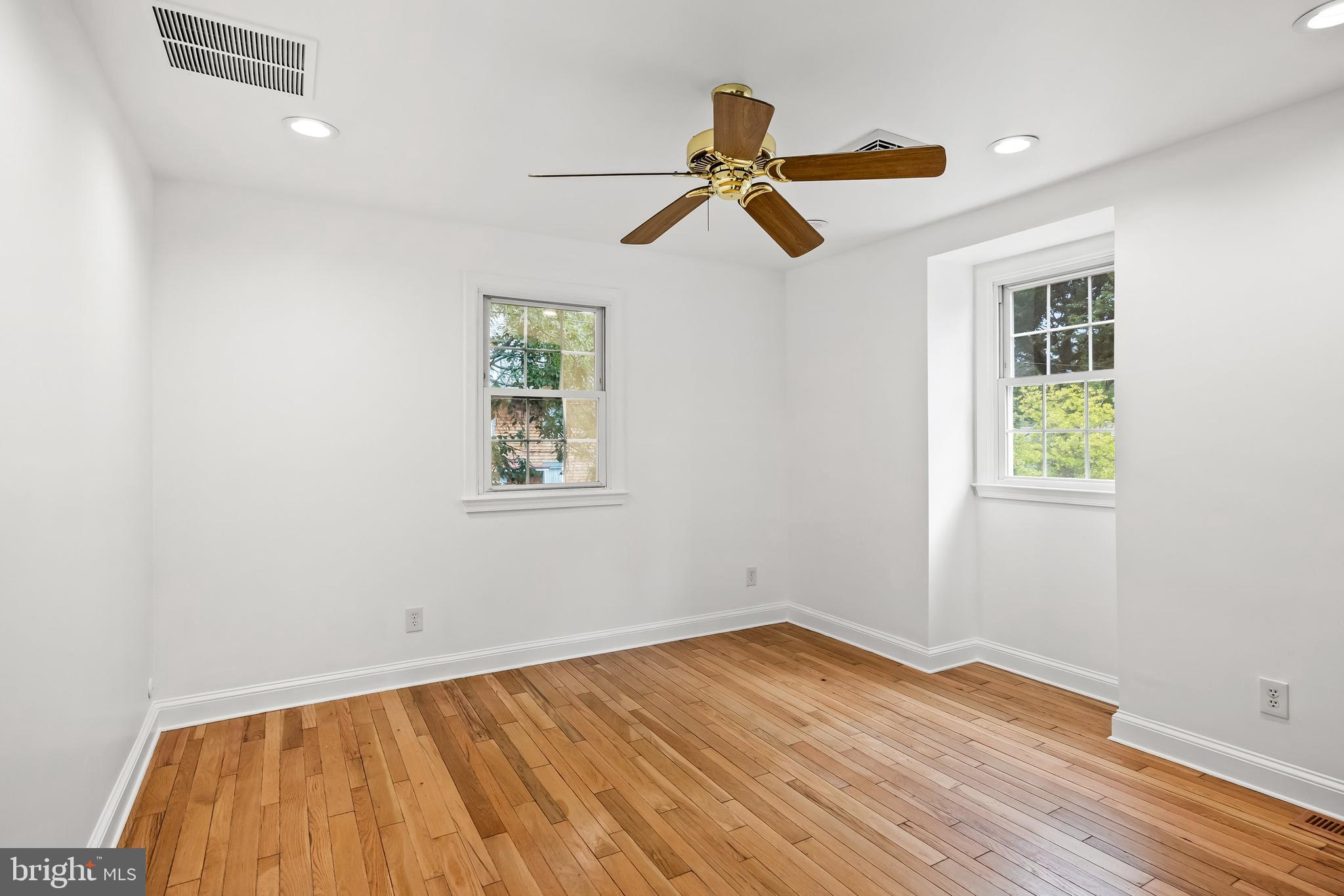 305 CARRIAGE HOUSE LANE