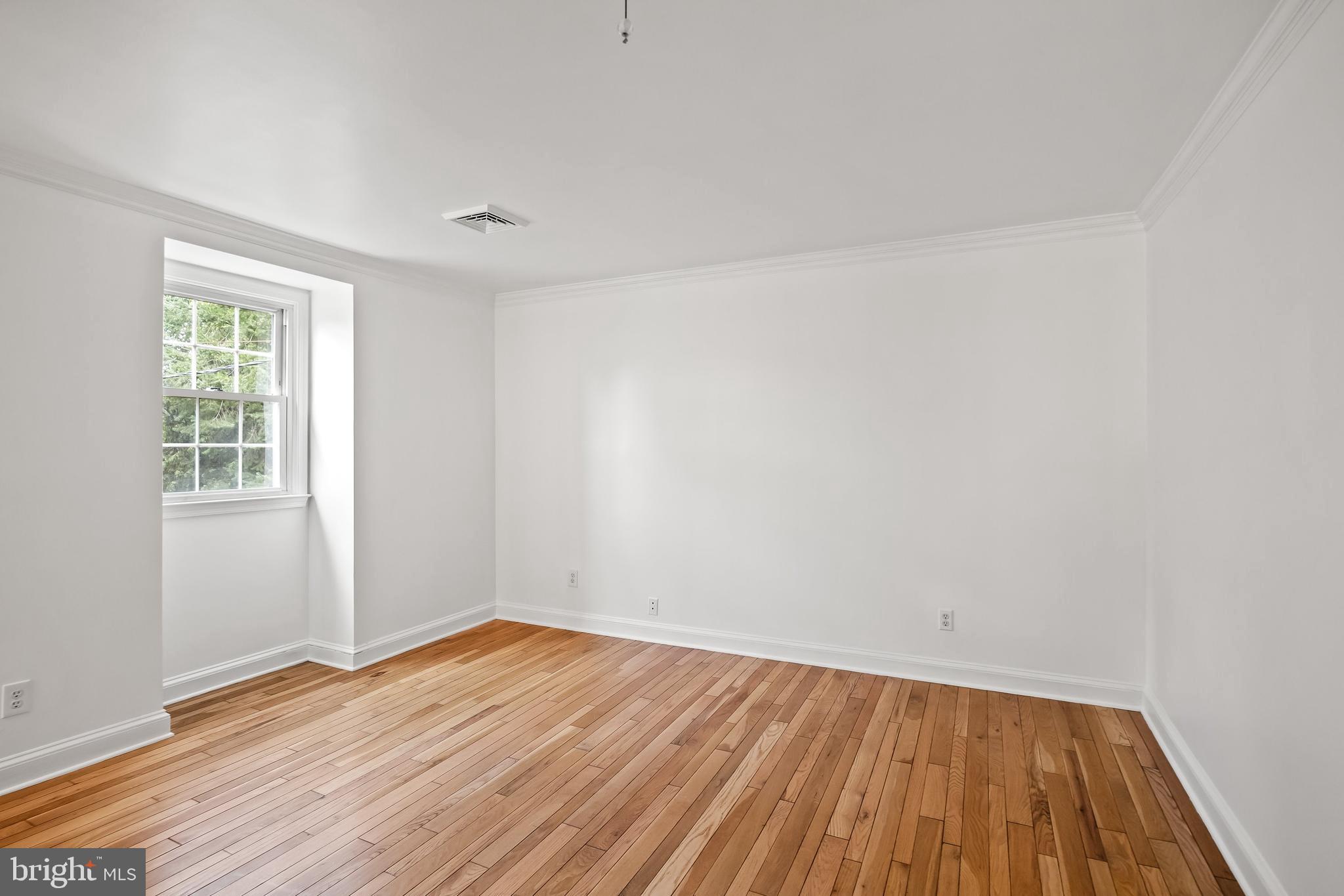 305 CARRIAGE HOUSE LANE