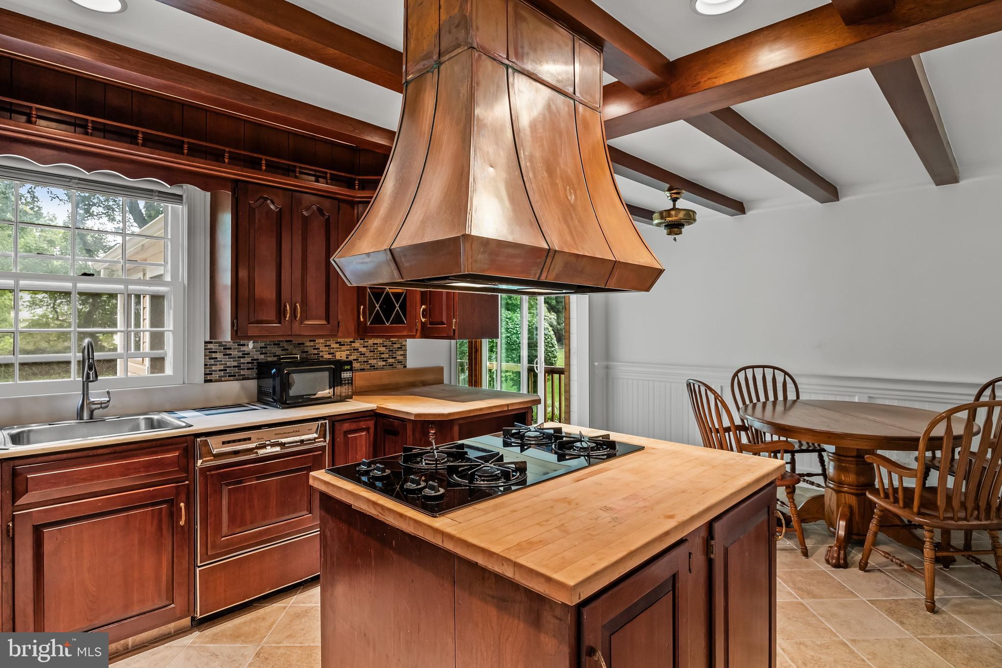 305 CARRIAGE HOUSE LANE