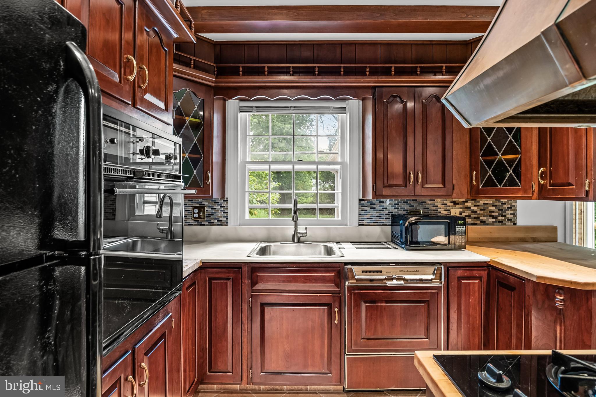 305 CARRIAGE HOUSE LANE